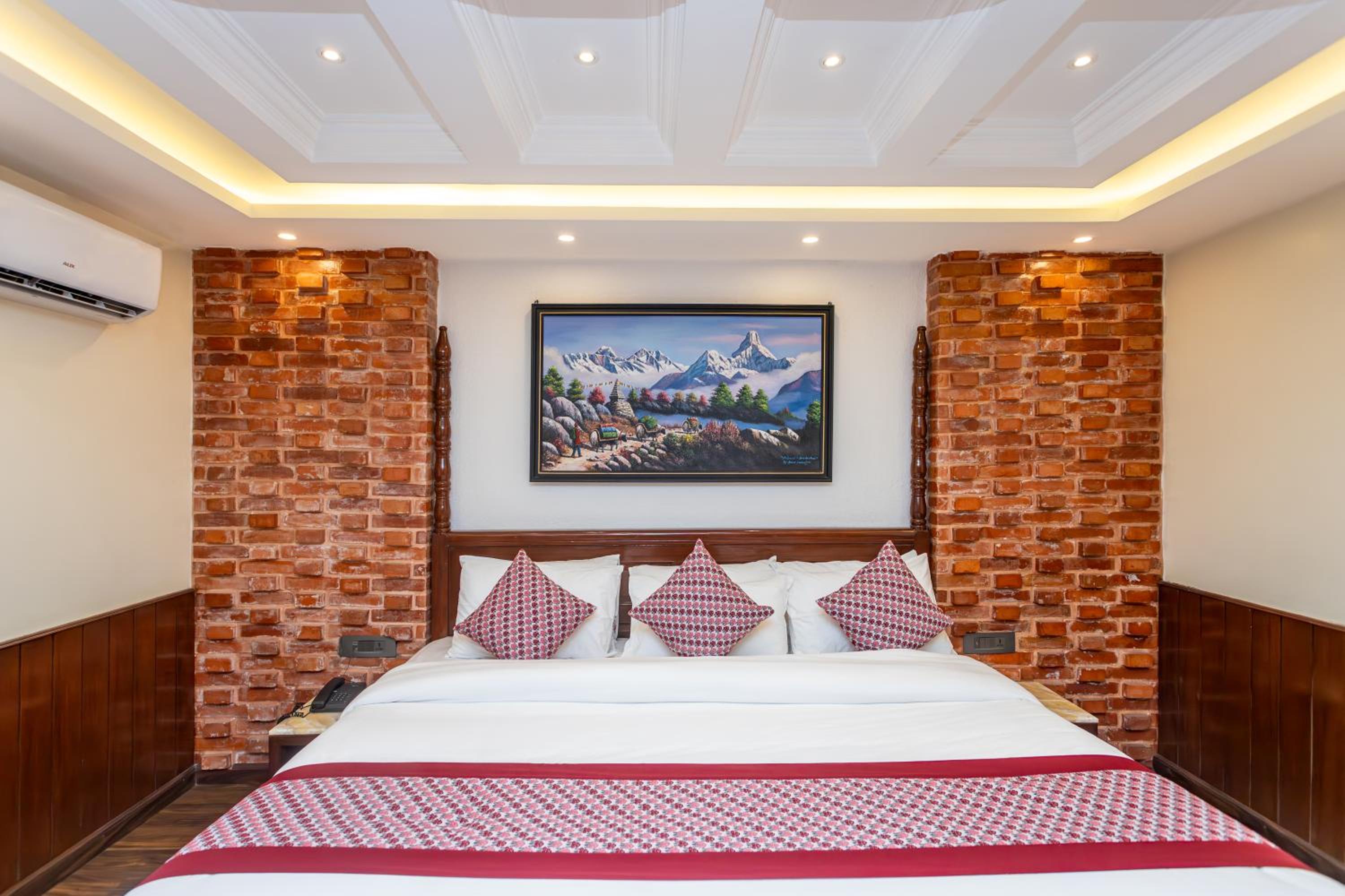 Executive Suite - Photo 9