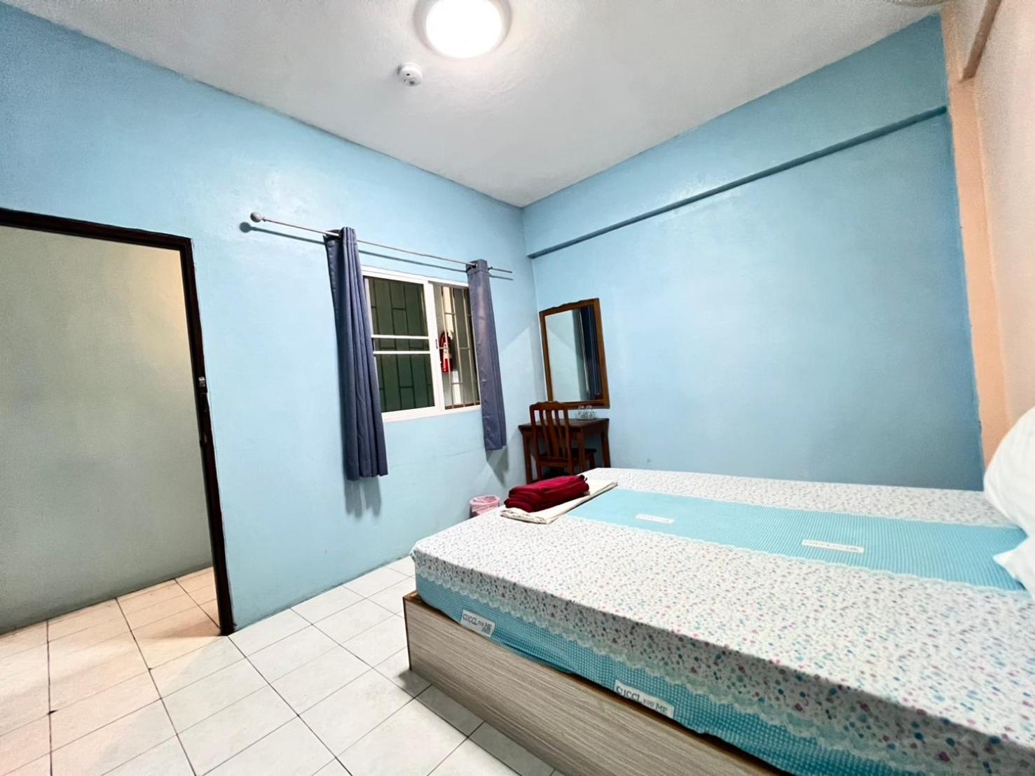 Double Room with Shared Bathroom photo 3