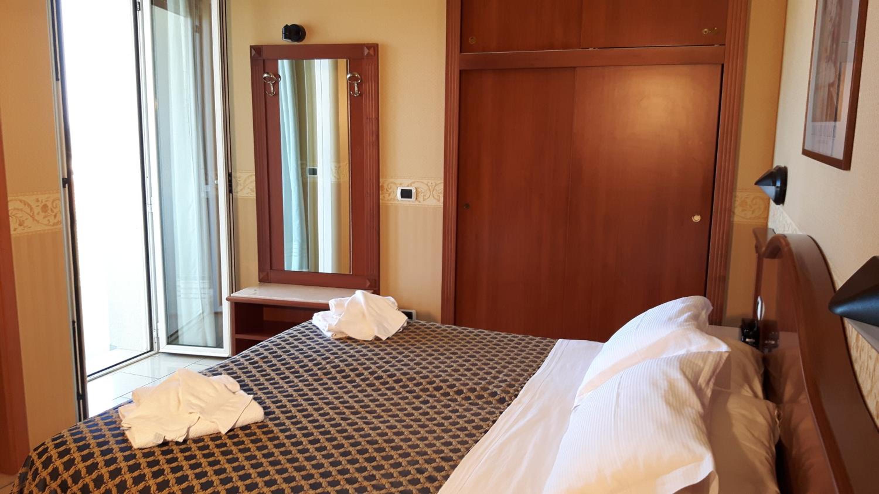 Double or Twin Room photo 3
