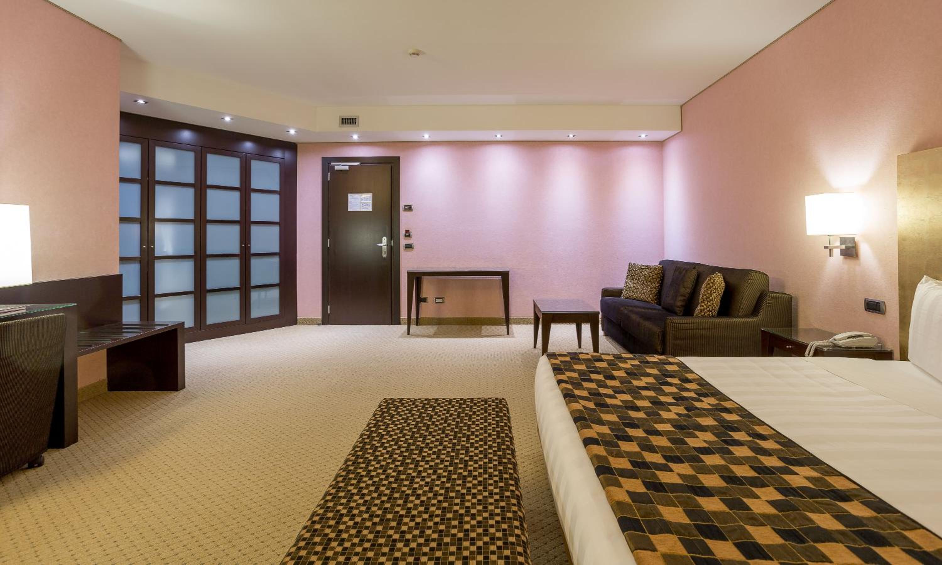 Suite with Spa Bath - Photo 1