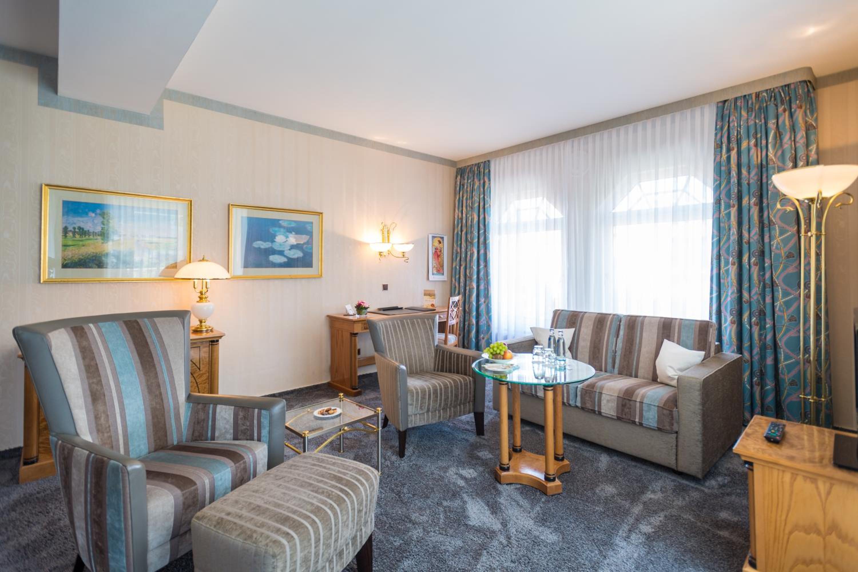 Junior Suite with Balcony photo 3