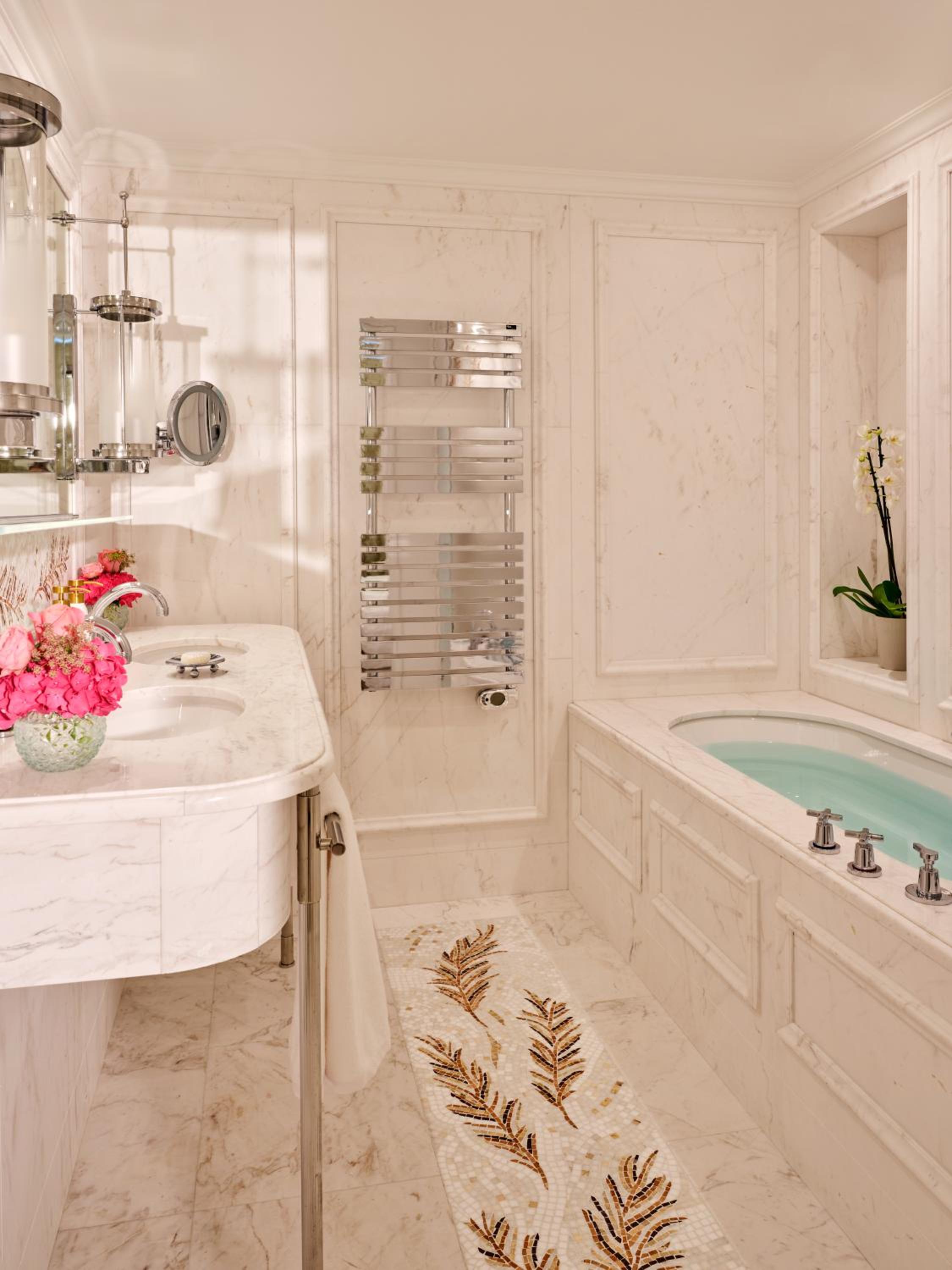 Prestige Suite, avenue Montaigne view with balcony photo 2