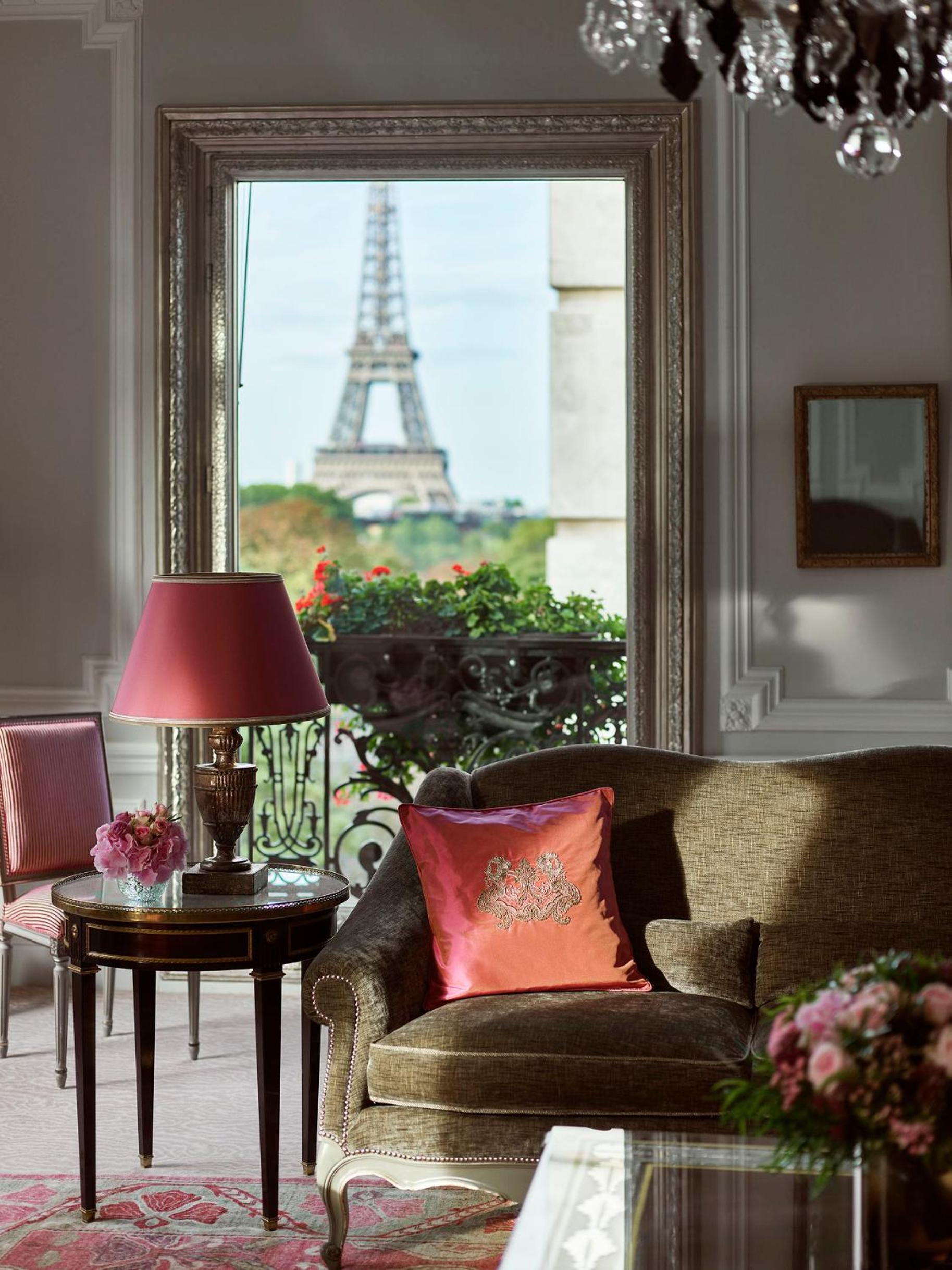 Haute Couture Eiffel Suite Haute Couture Eiffel Suite