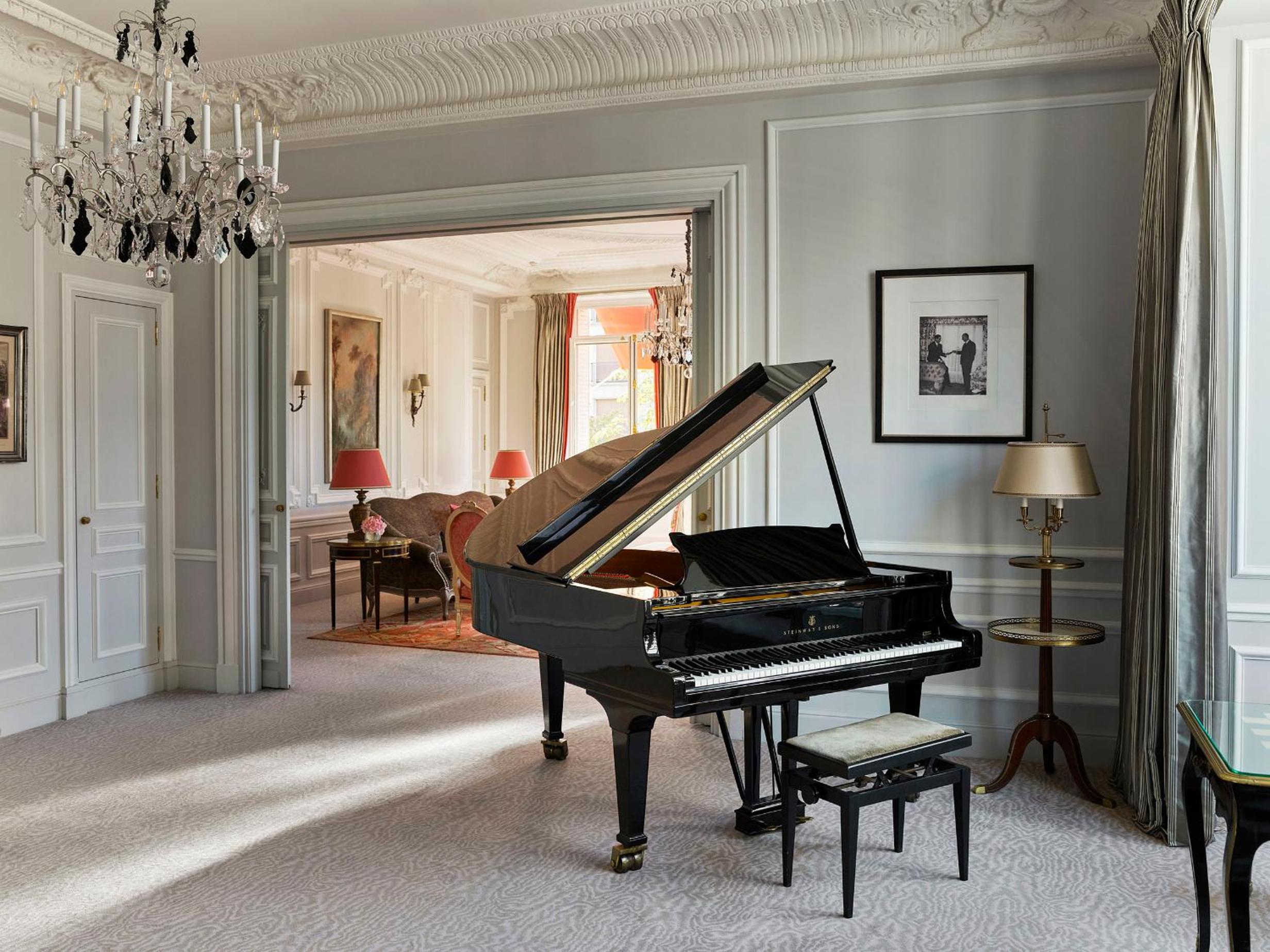 Haute Couture Eiffel Suite Haute Couture Eiffel Suite