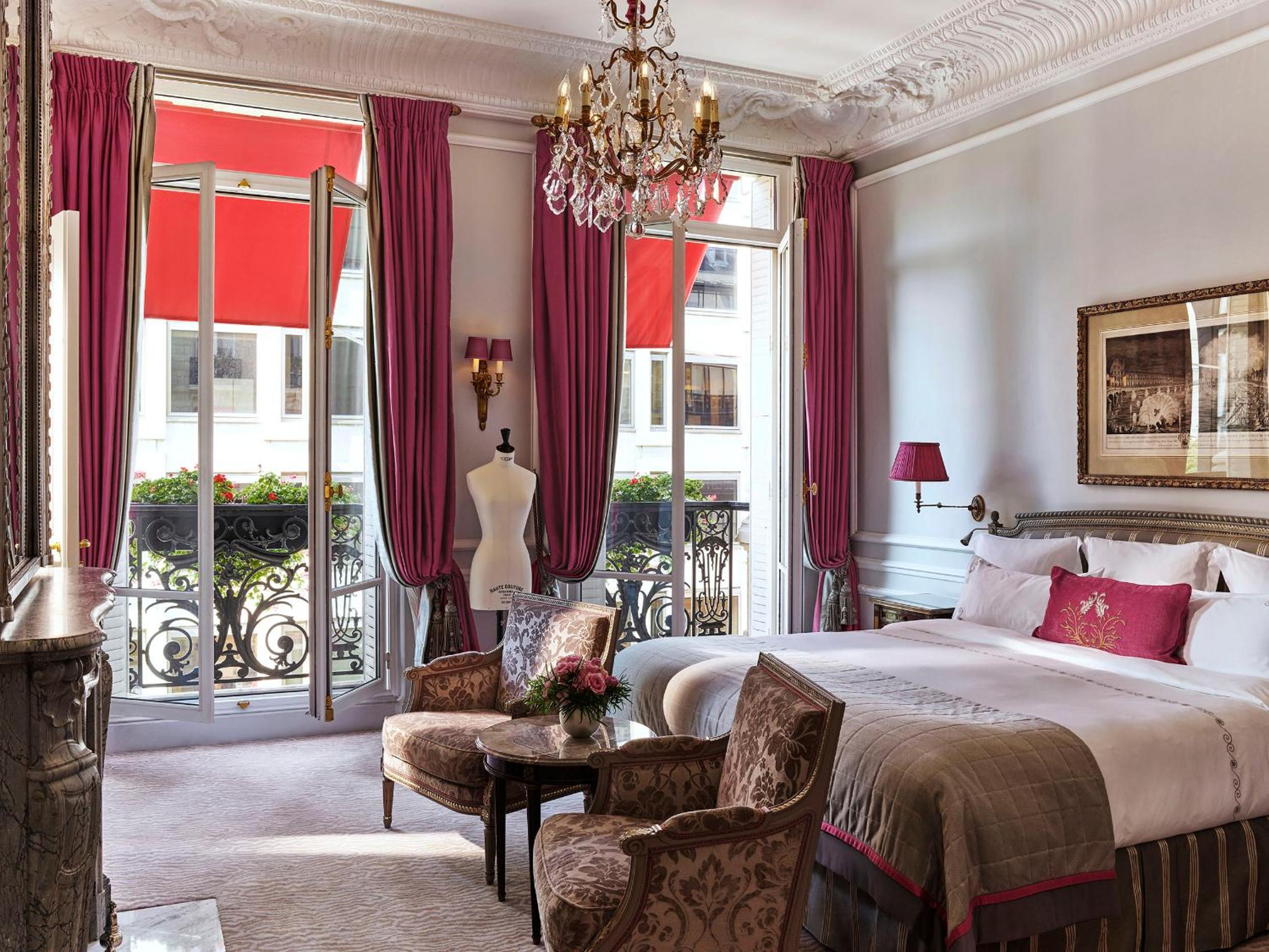 Haute Couture Eiffel Suite Haute Couture Eiffel Suite