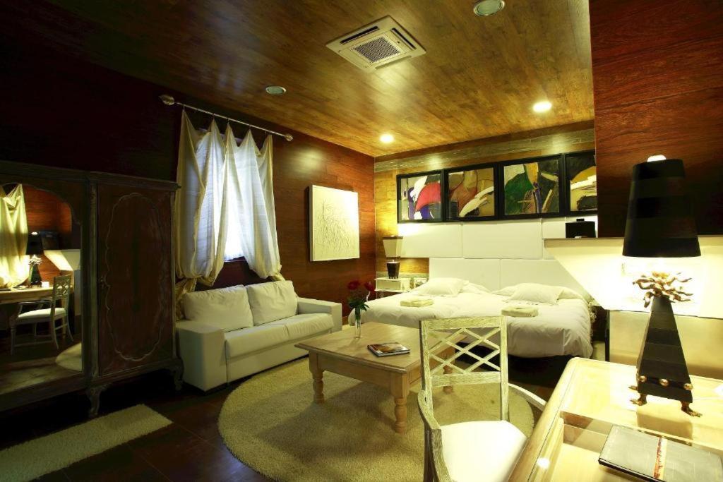 Superior Family Room photo 2