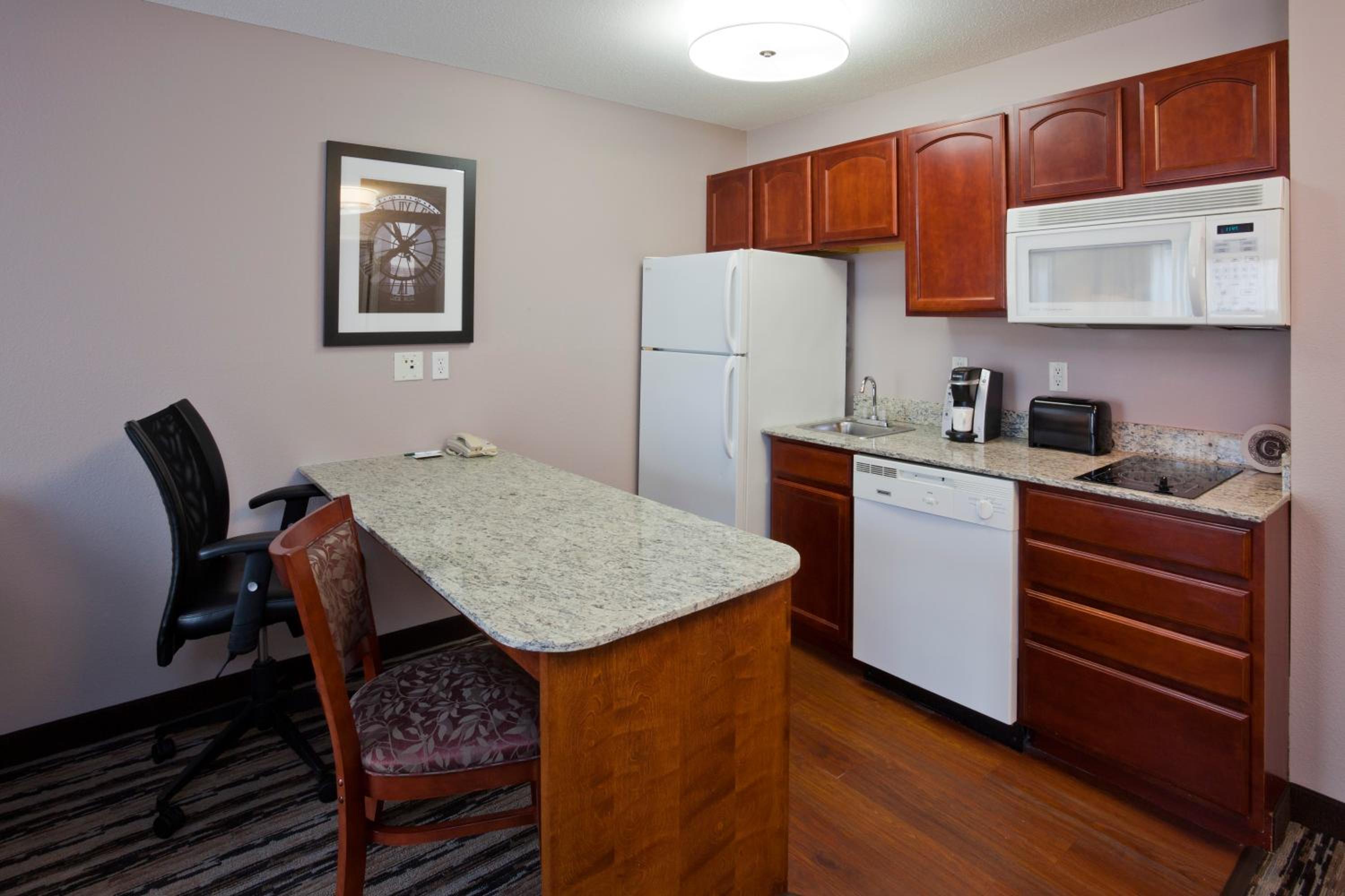One-Bedroom Suite - Photo 4