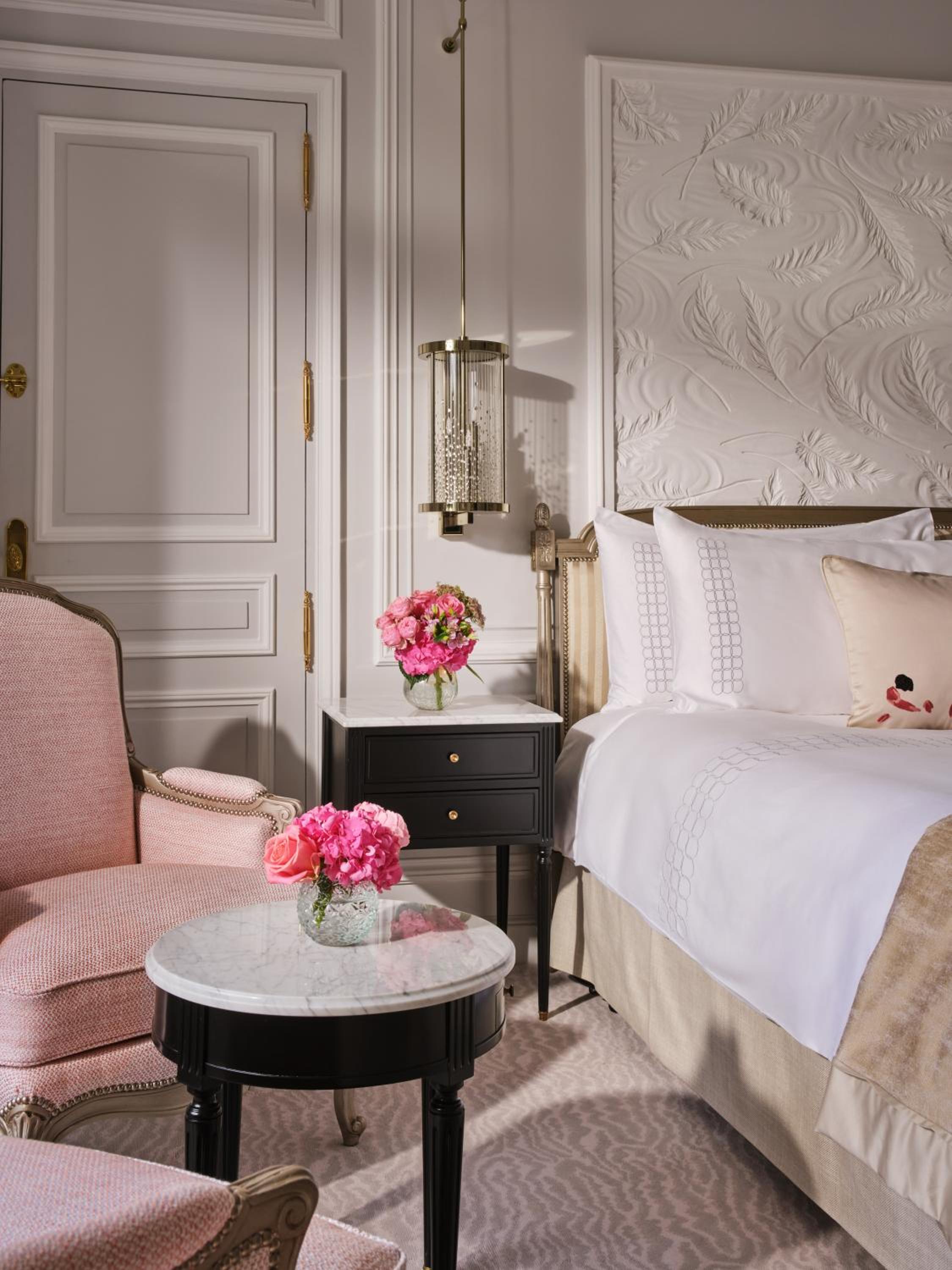 Prestige Suite, avenue Montaigne view with balcony photo 3