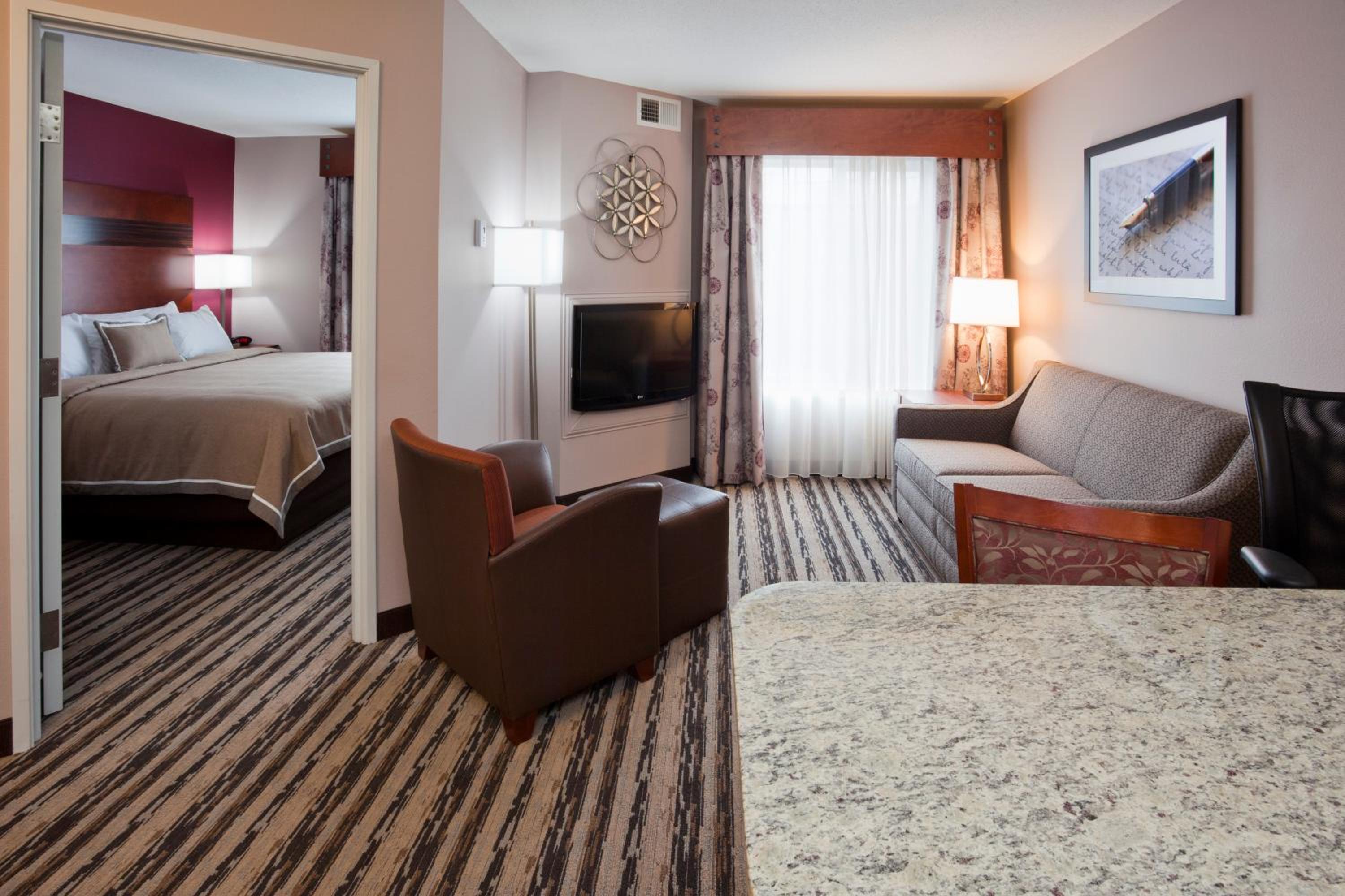 One-Bedroom Suite - Photo 8