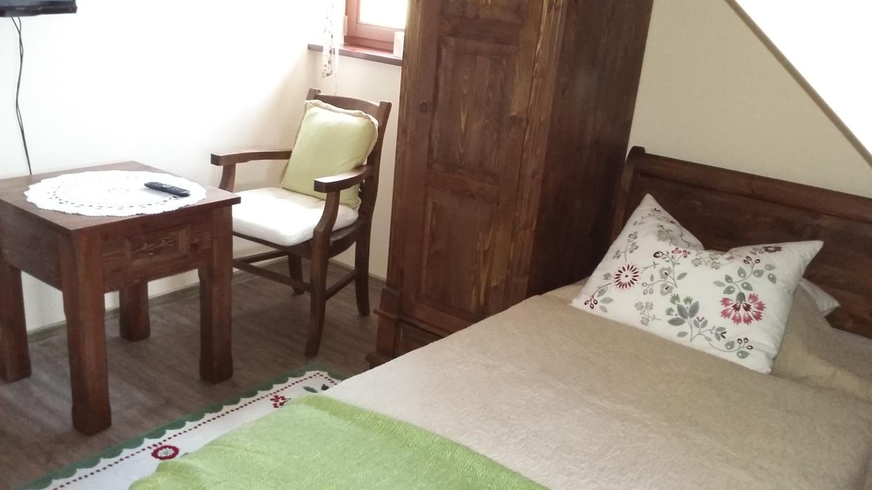 Single Room with Private Bathroom photo 2