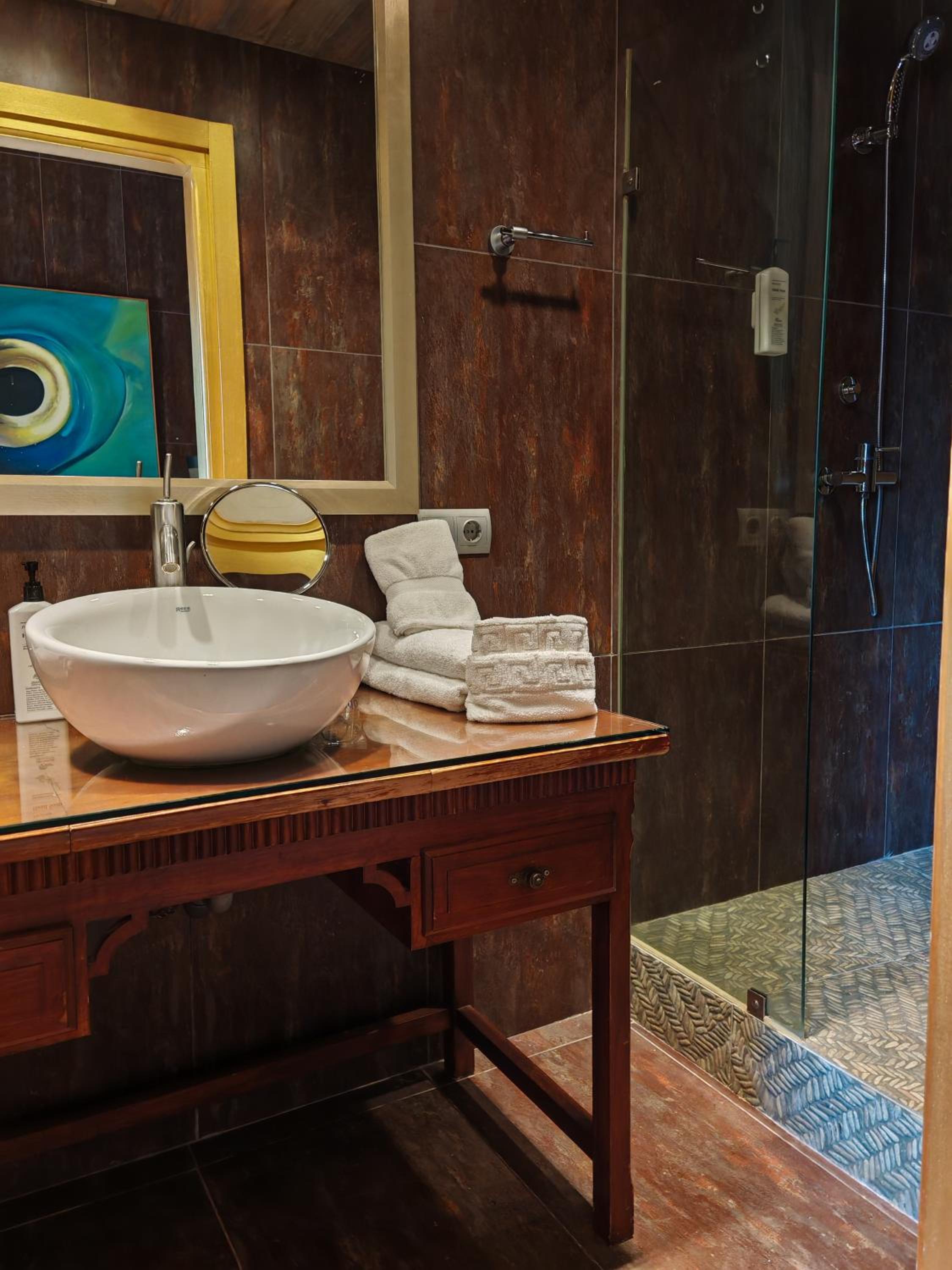 Double or Twin Room with Shower - Photo 3