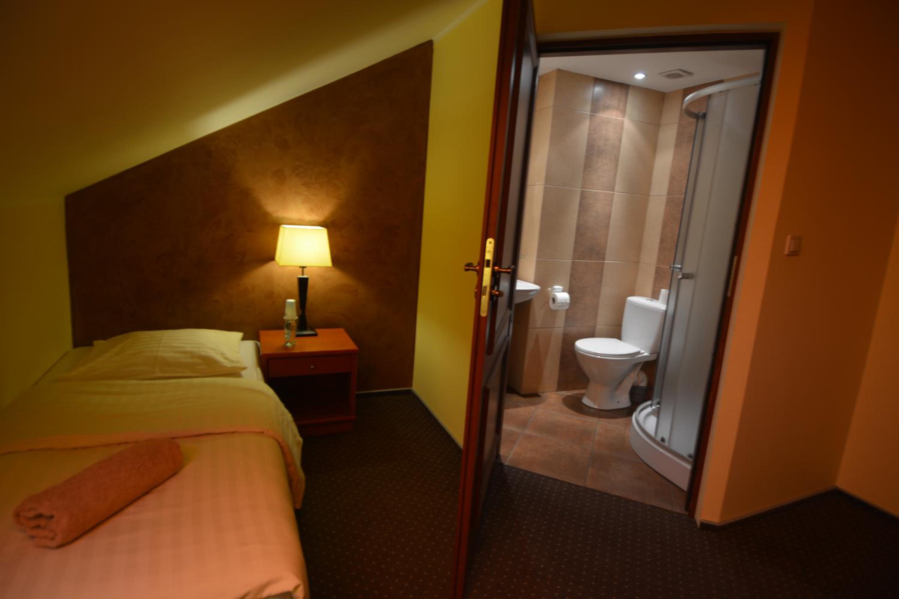 Twin Room - Photo 6
