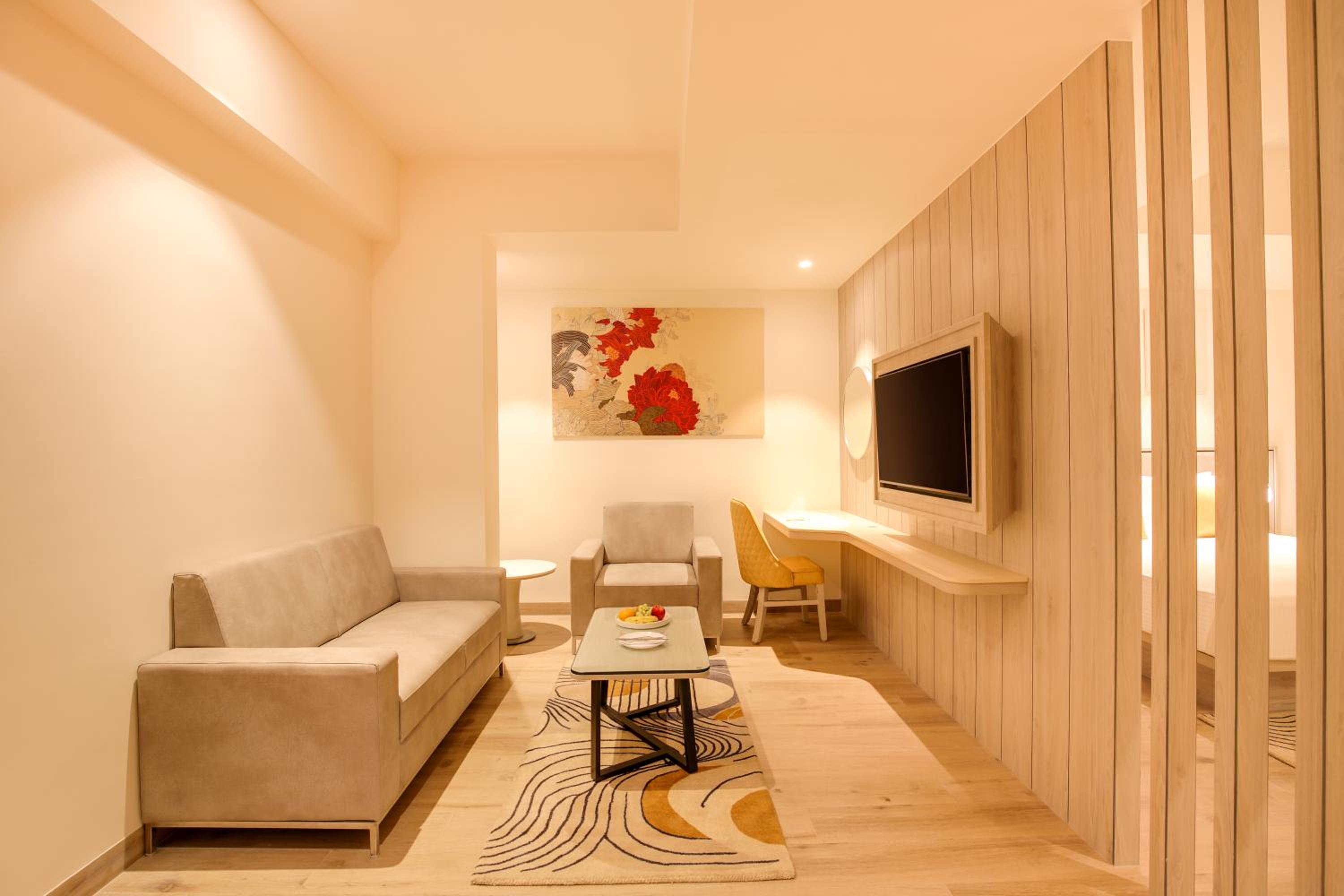 Deluxe Suite - Photo 2
