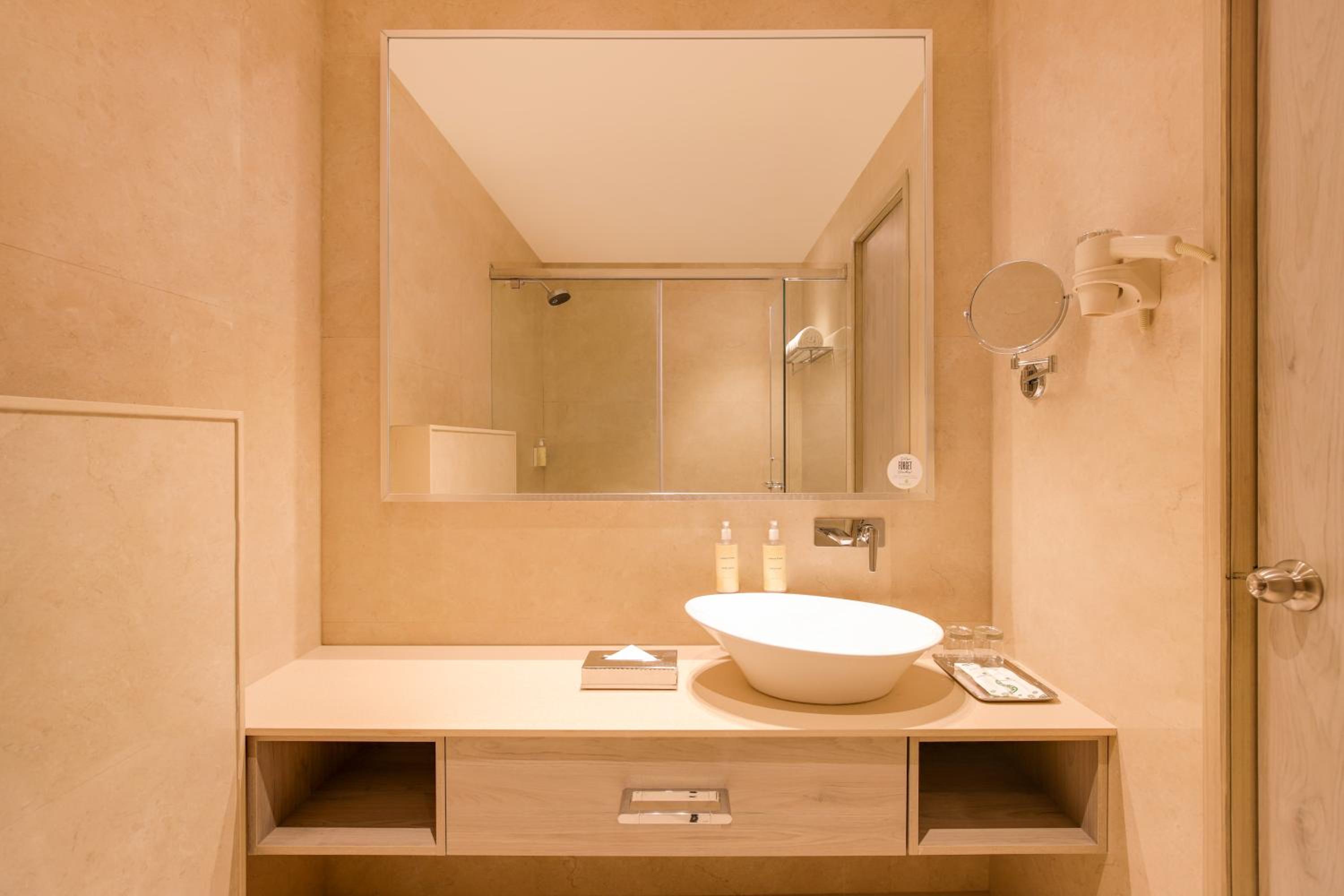 Deluxe Suite - Photo 1