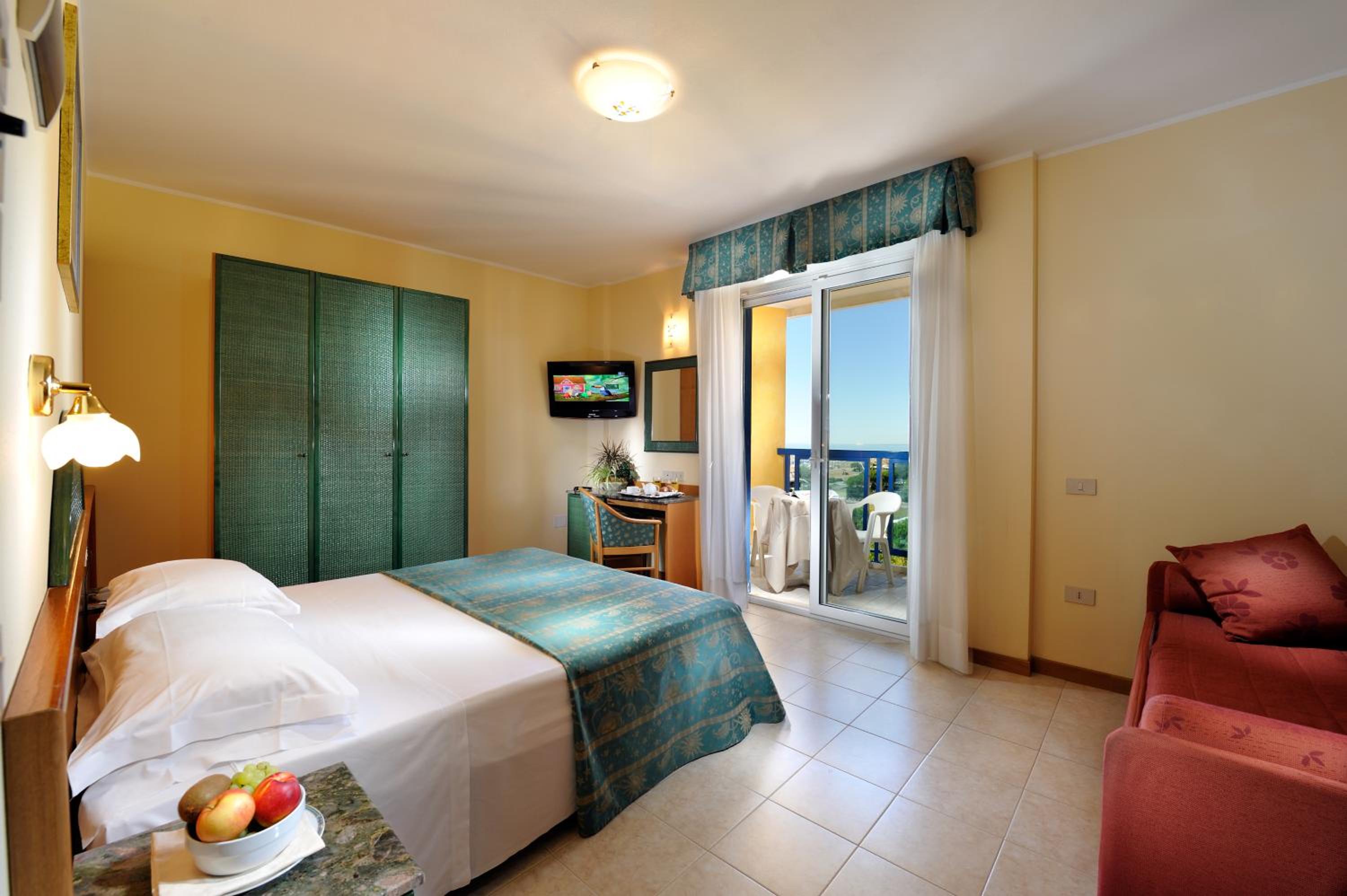 Standard Double Room with Sea View - Photo 1