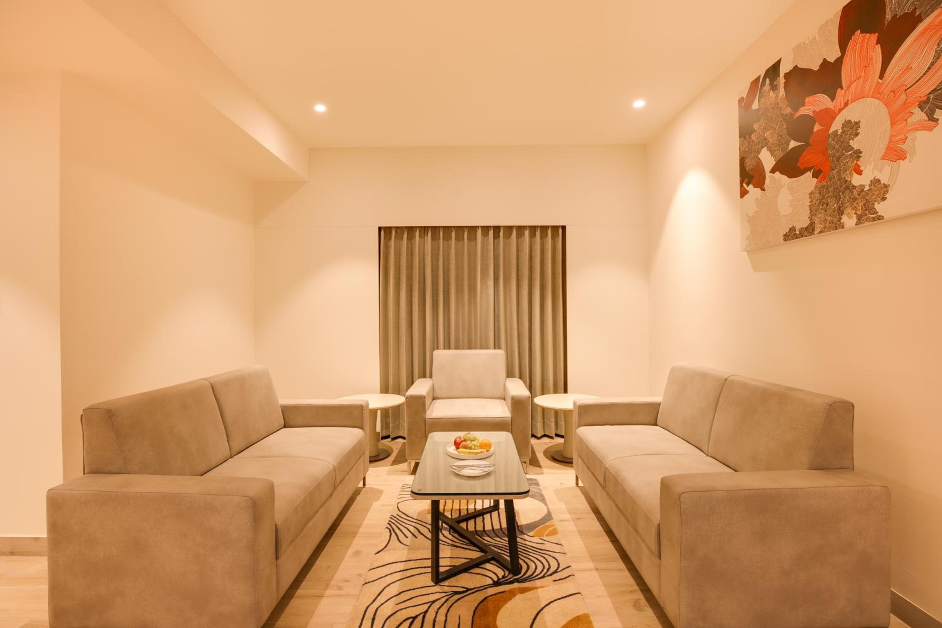 Executive Suite - Photo 3