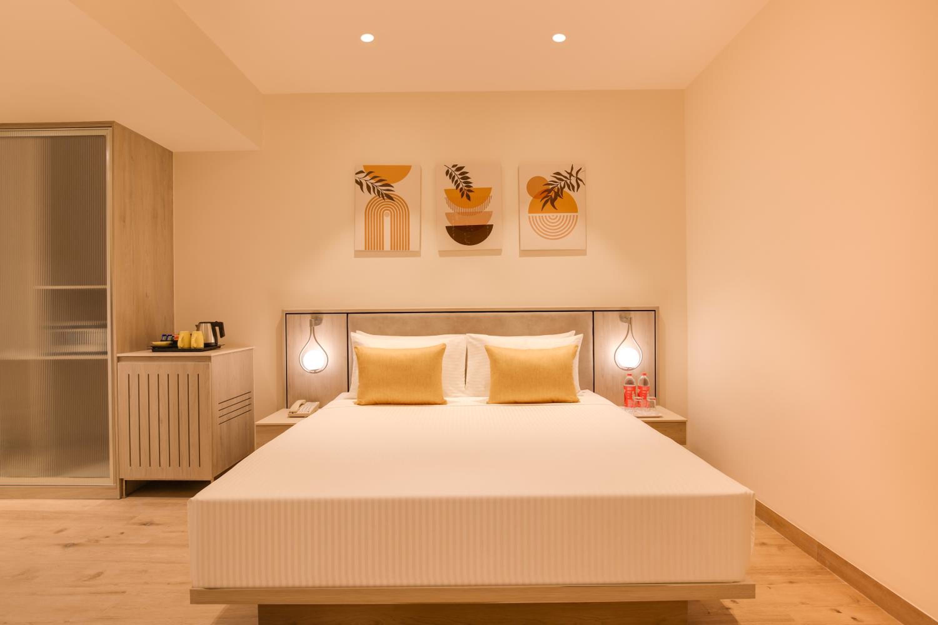Executive Suite - Photo 2