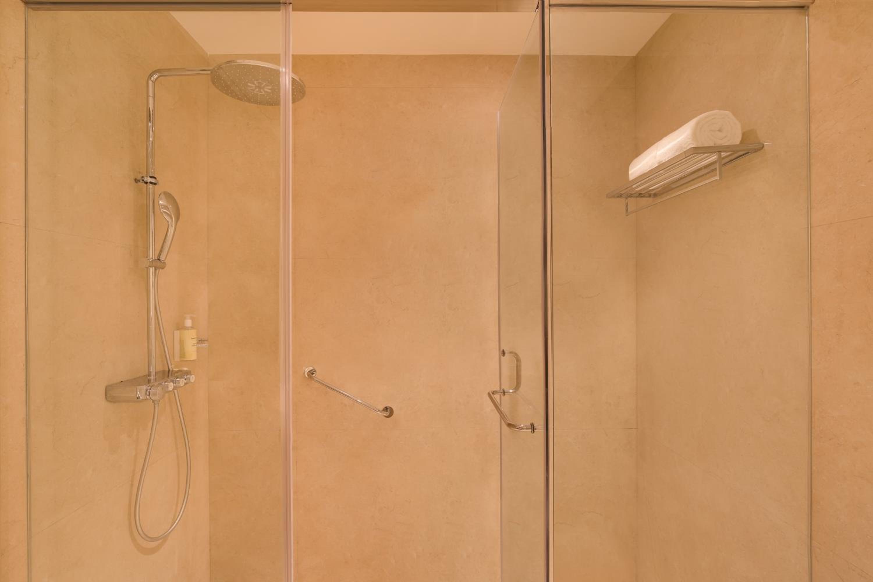 Executive Suite - Photo 1