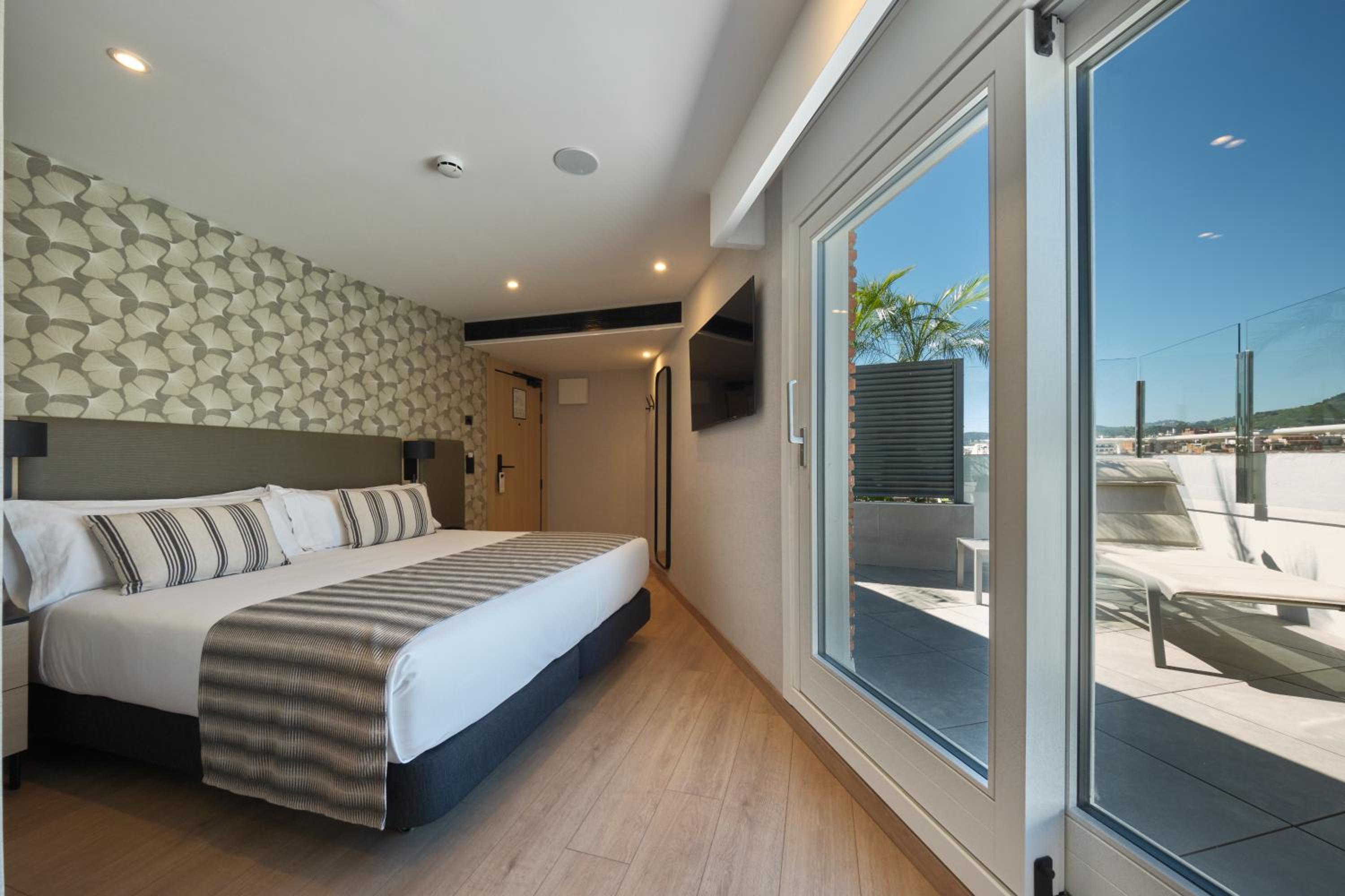 Premium Triple Room Terrace Pool