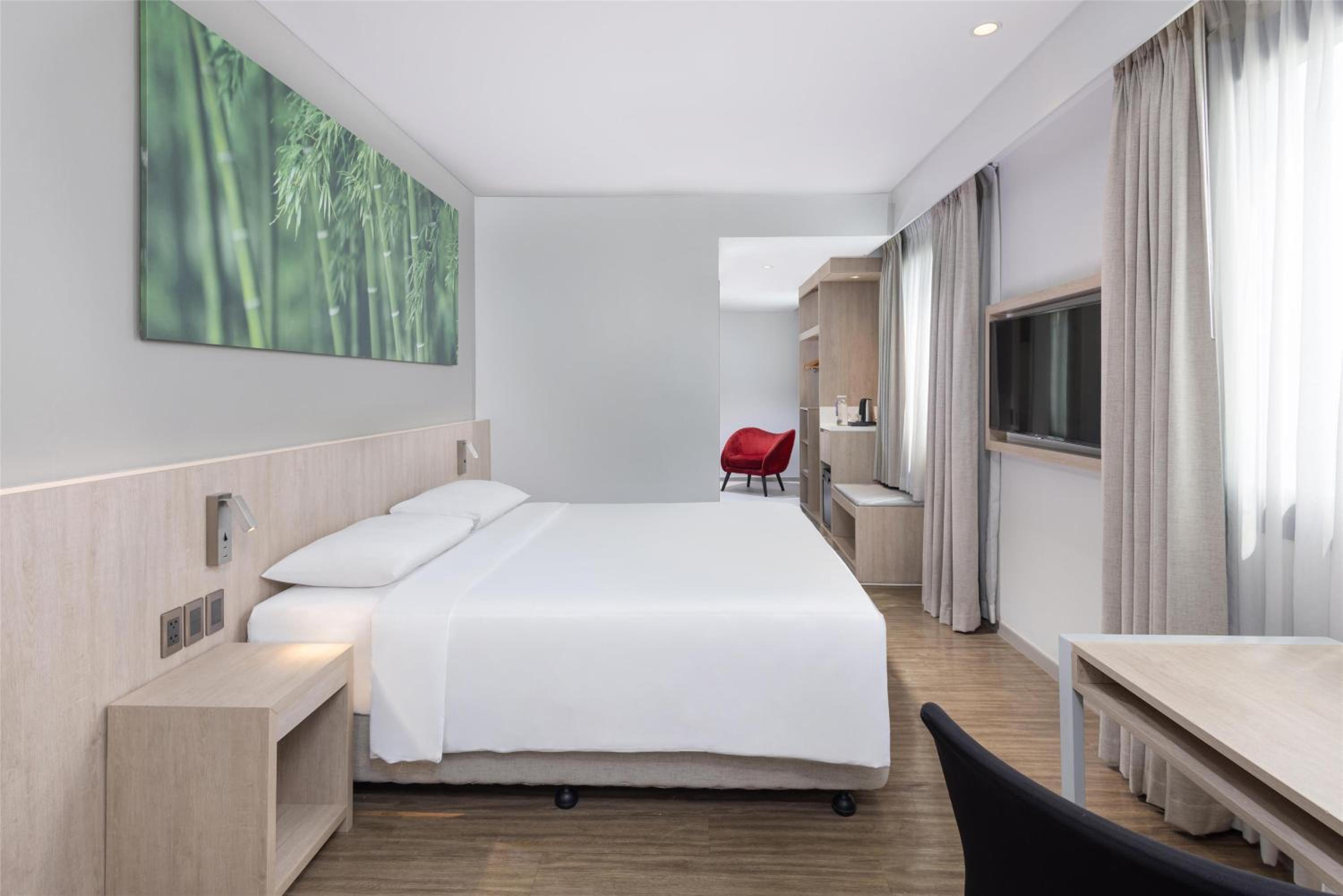 Deluxe Corner Room - Photo 1