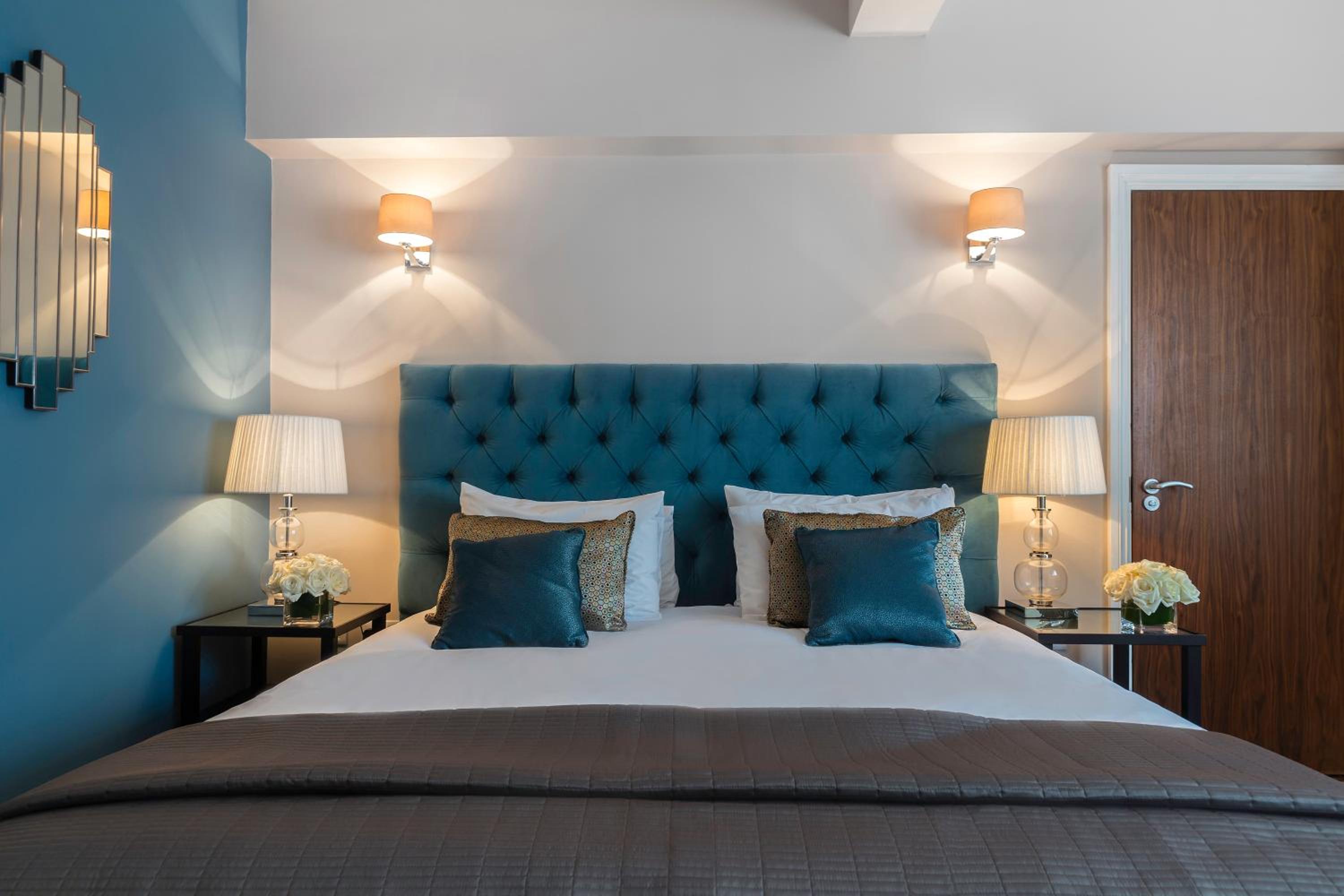 Executive One-Bedroom Apartment with Street View