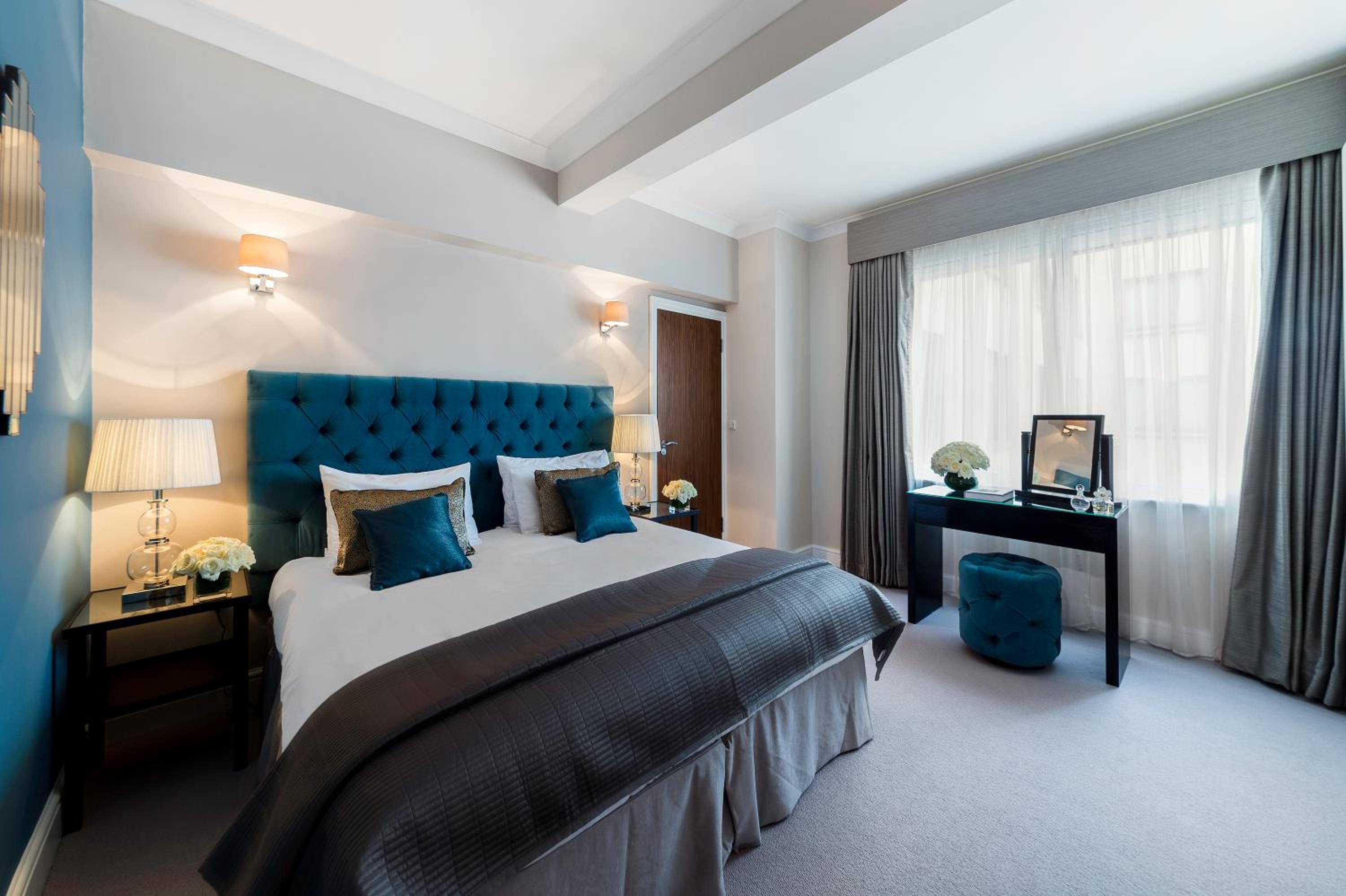 Executive One-Bedroom Apartment with Street View