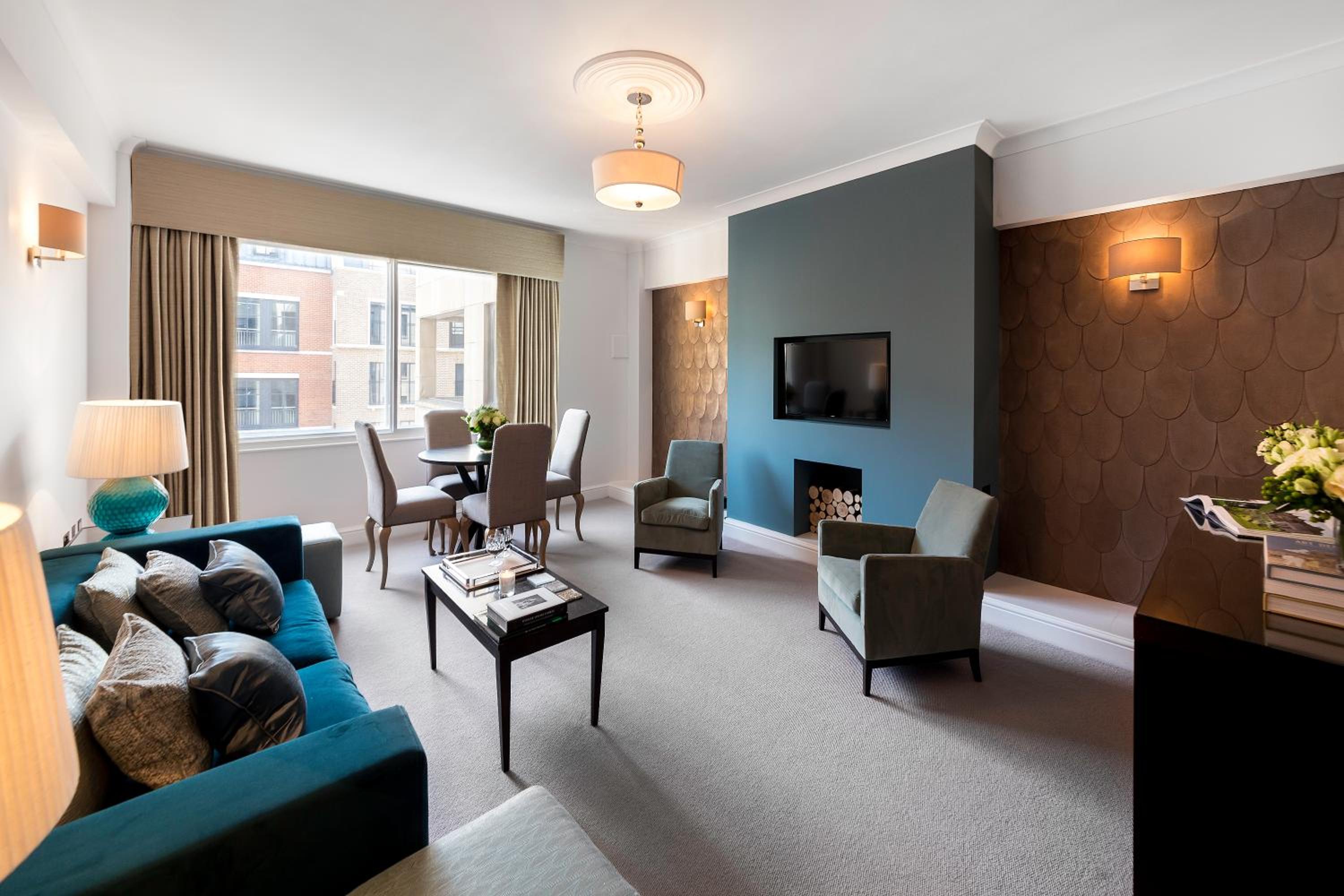 Executive One-Bedroom Apartment with Street View