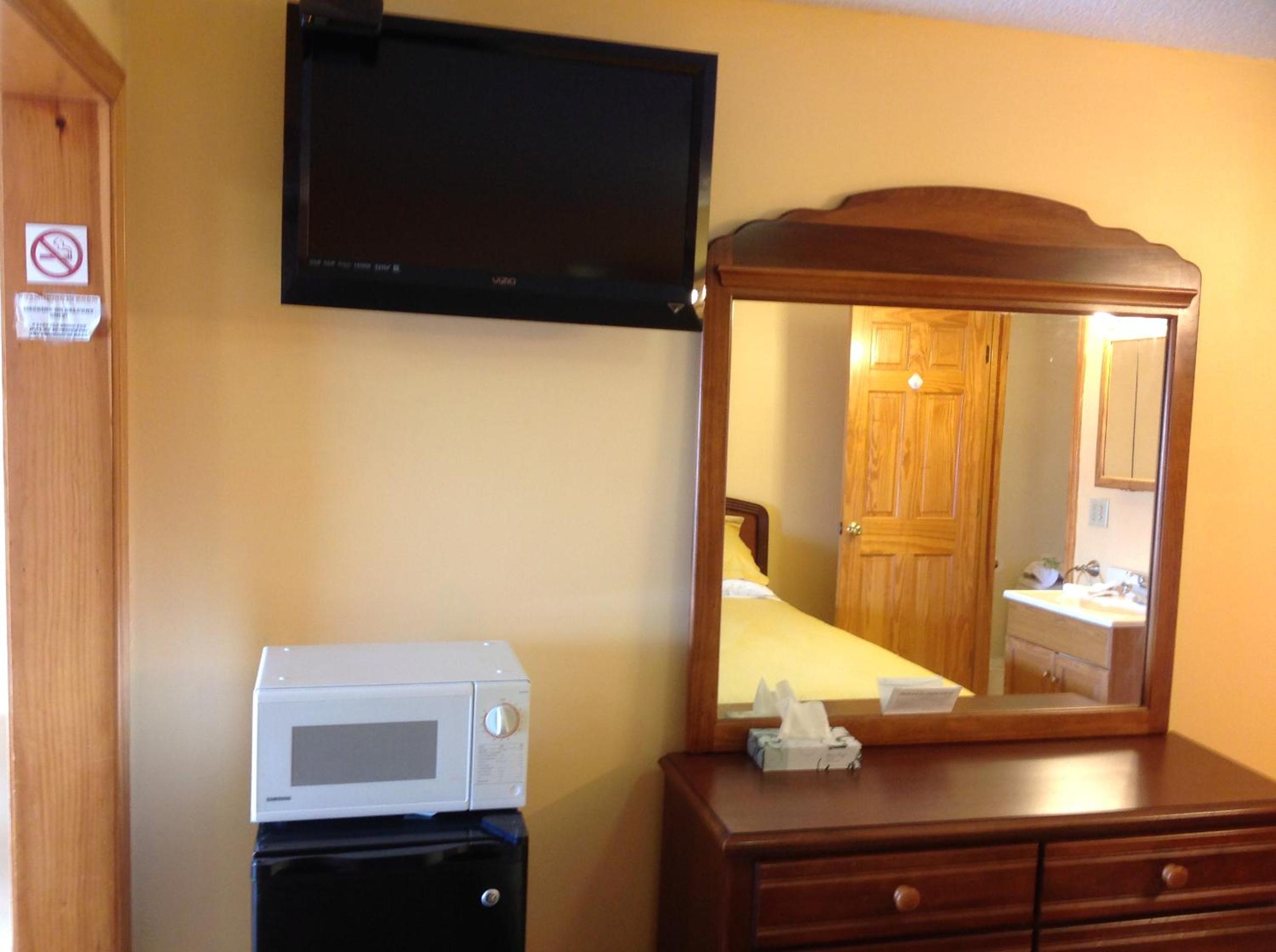 Queen Room with Two Queen Beds - Oceanfront photo 3