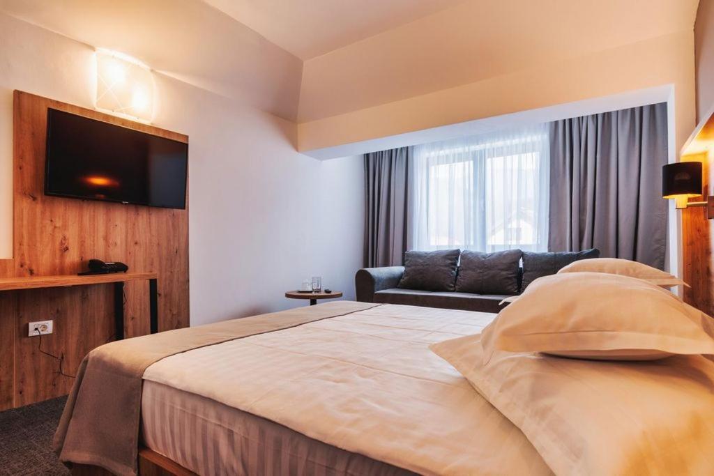 Double Room - Photo 6
