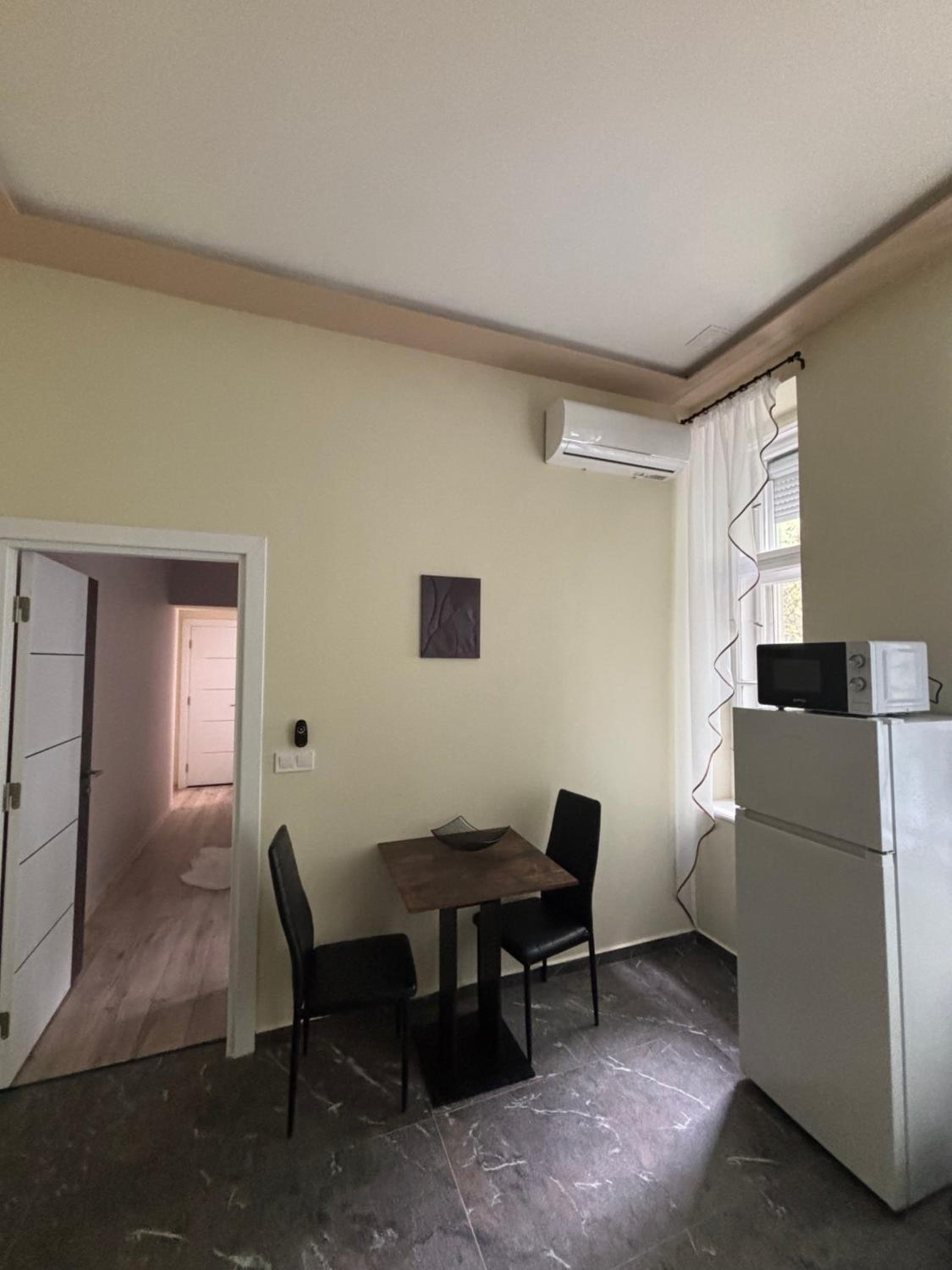 One-Bedroom Standard Apartment photo 2