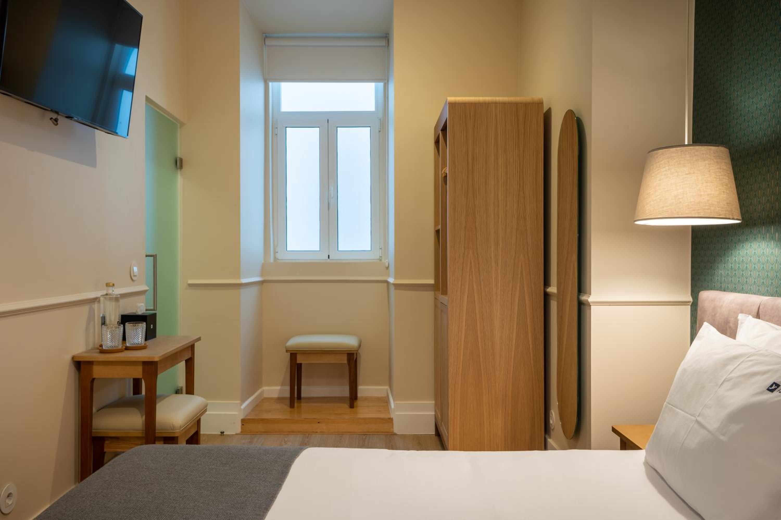 Economy Twin Room photo 2