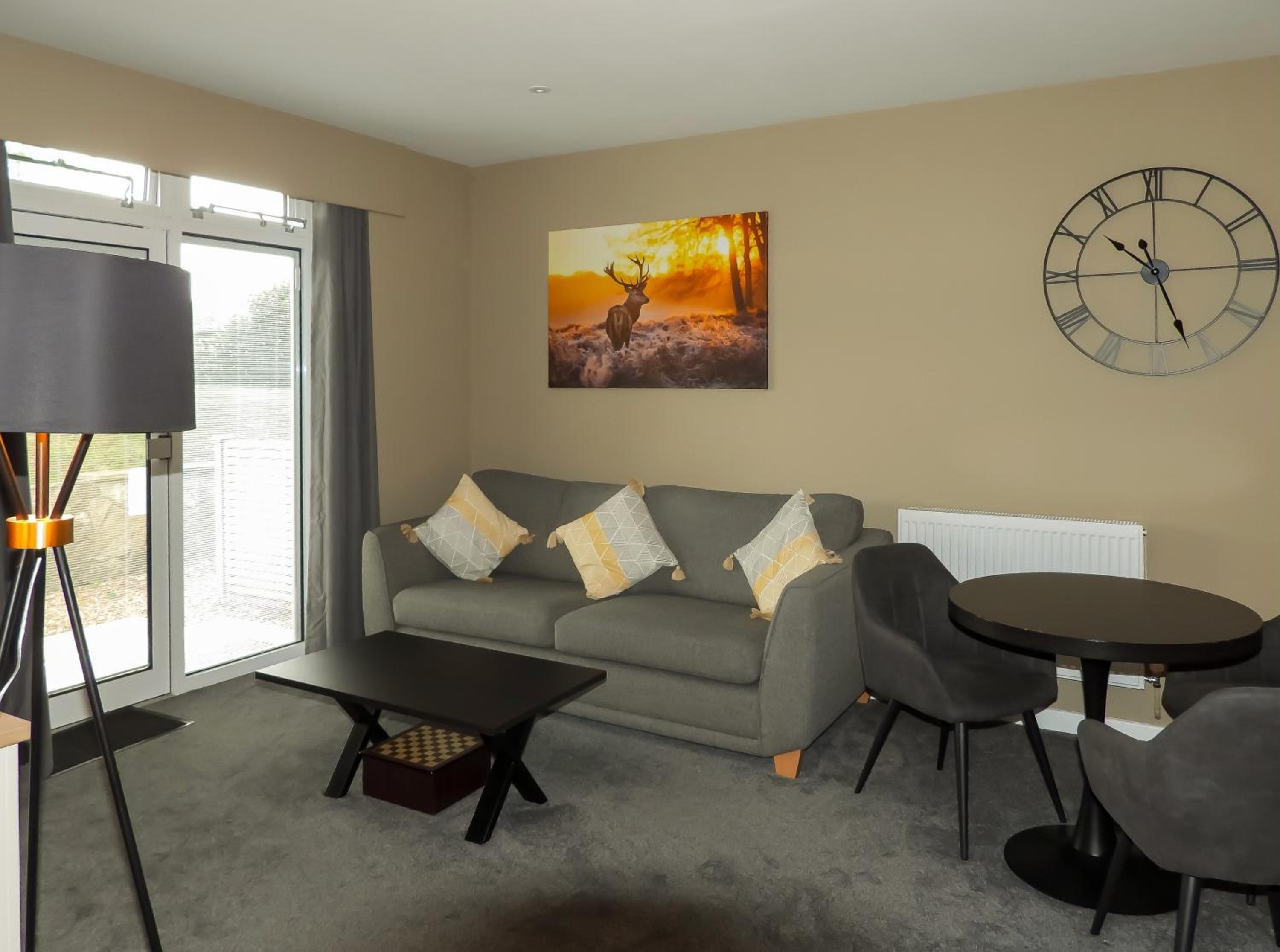 One-Bedroom Suite - Photo 3