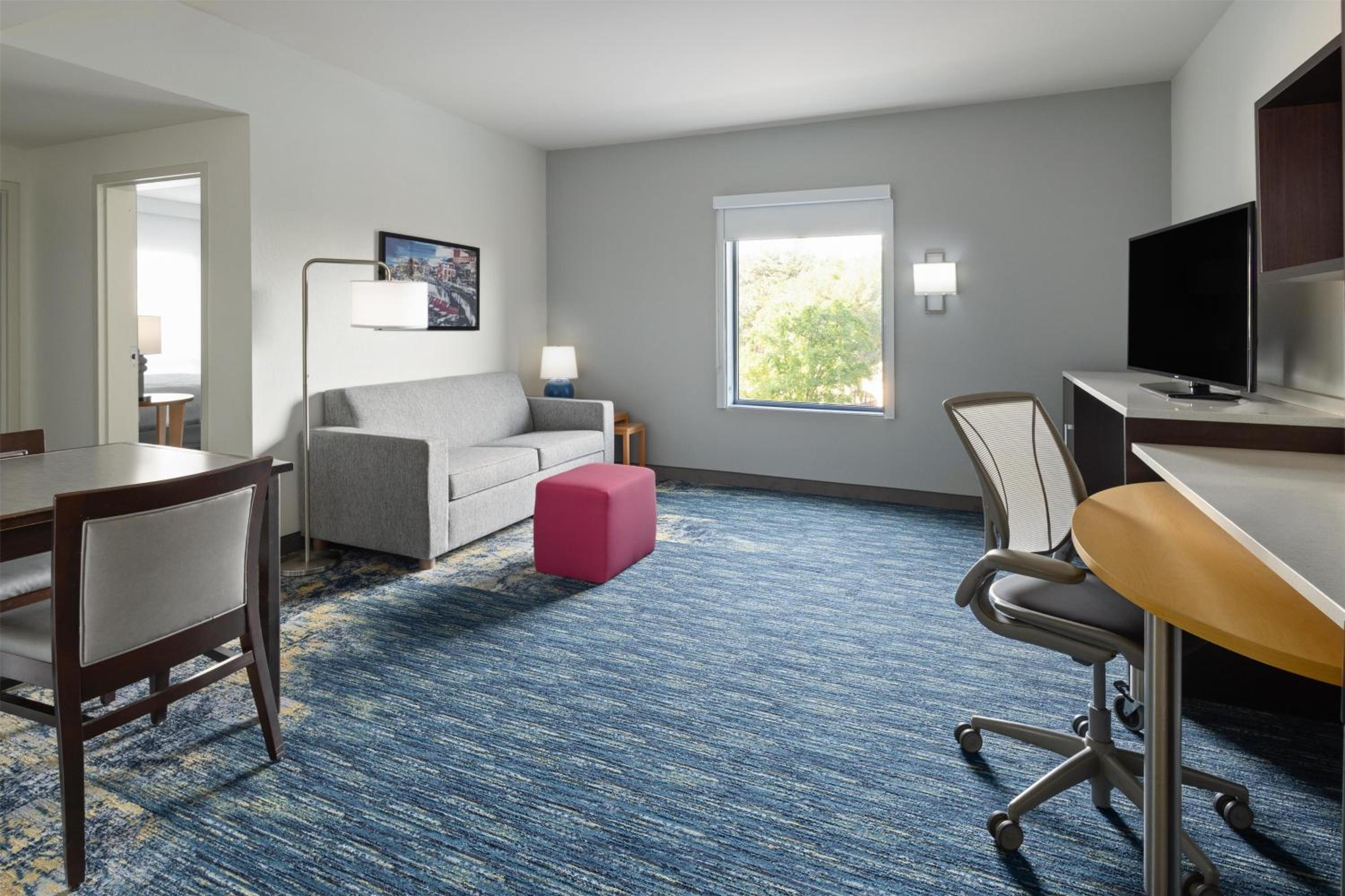 King Suite - Hearing Access/Non-Smoking photo 2