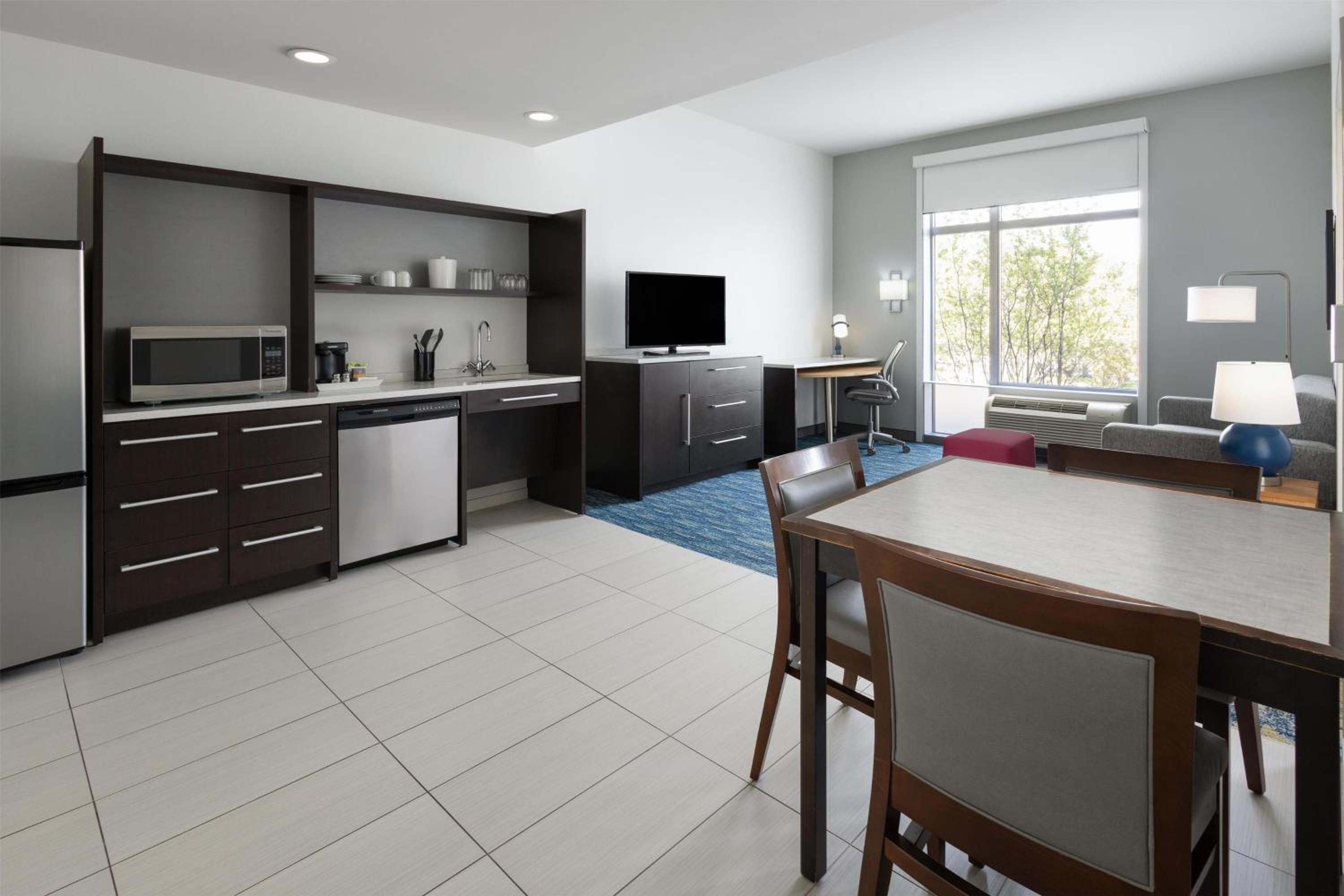 One-Bedroom King Suite - Non-Smoking