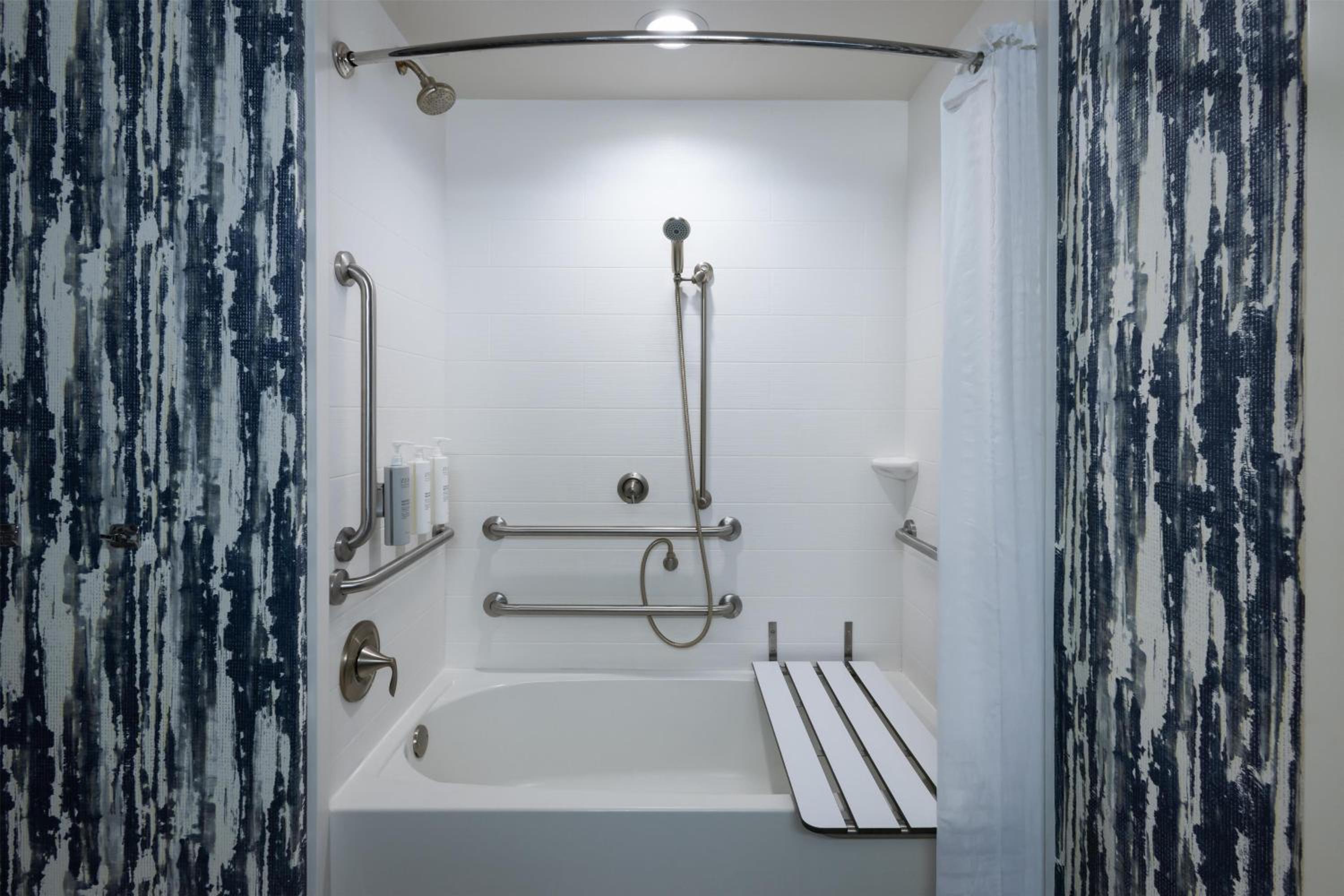 King Studio Suite - Mobility Access/Non-Smoking