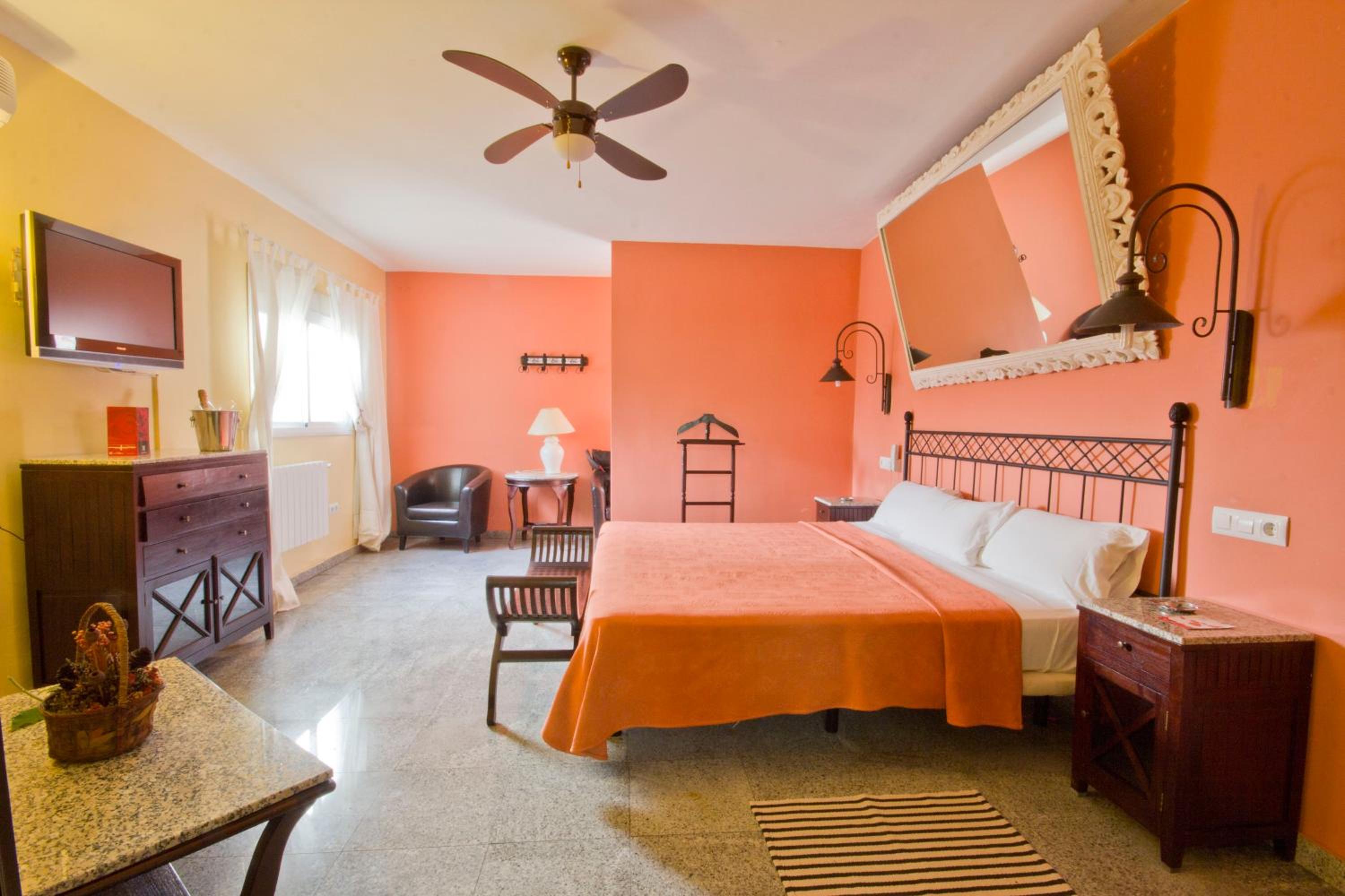 King Suite with Whirlpool photo 2