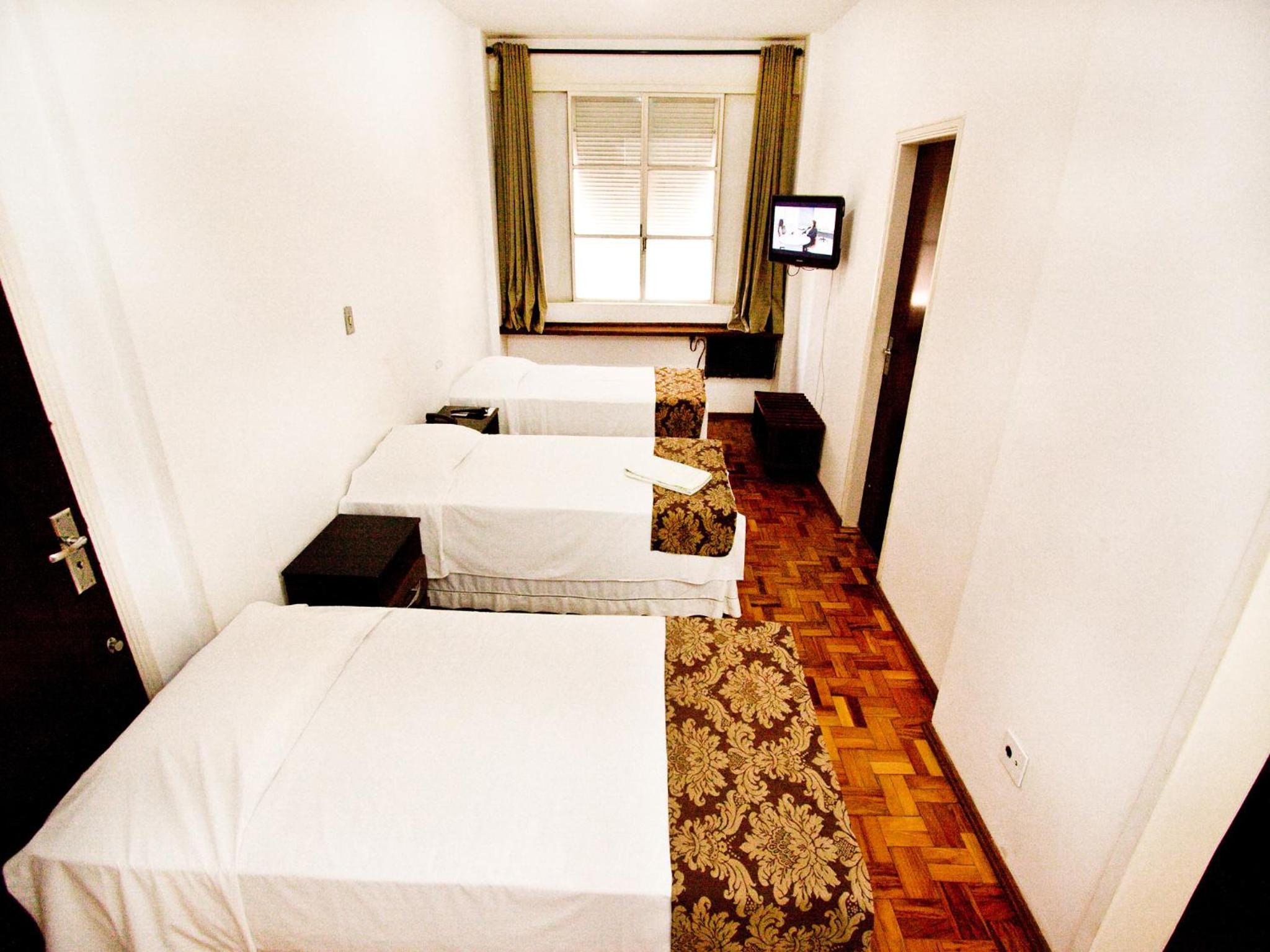 Triple Room with Three Single Beds photo 2