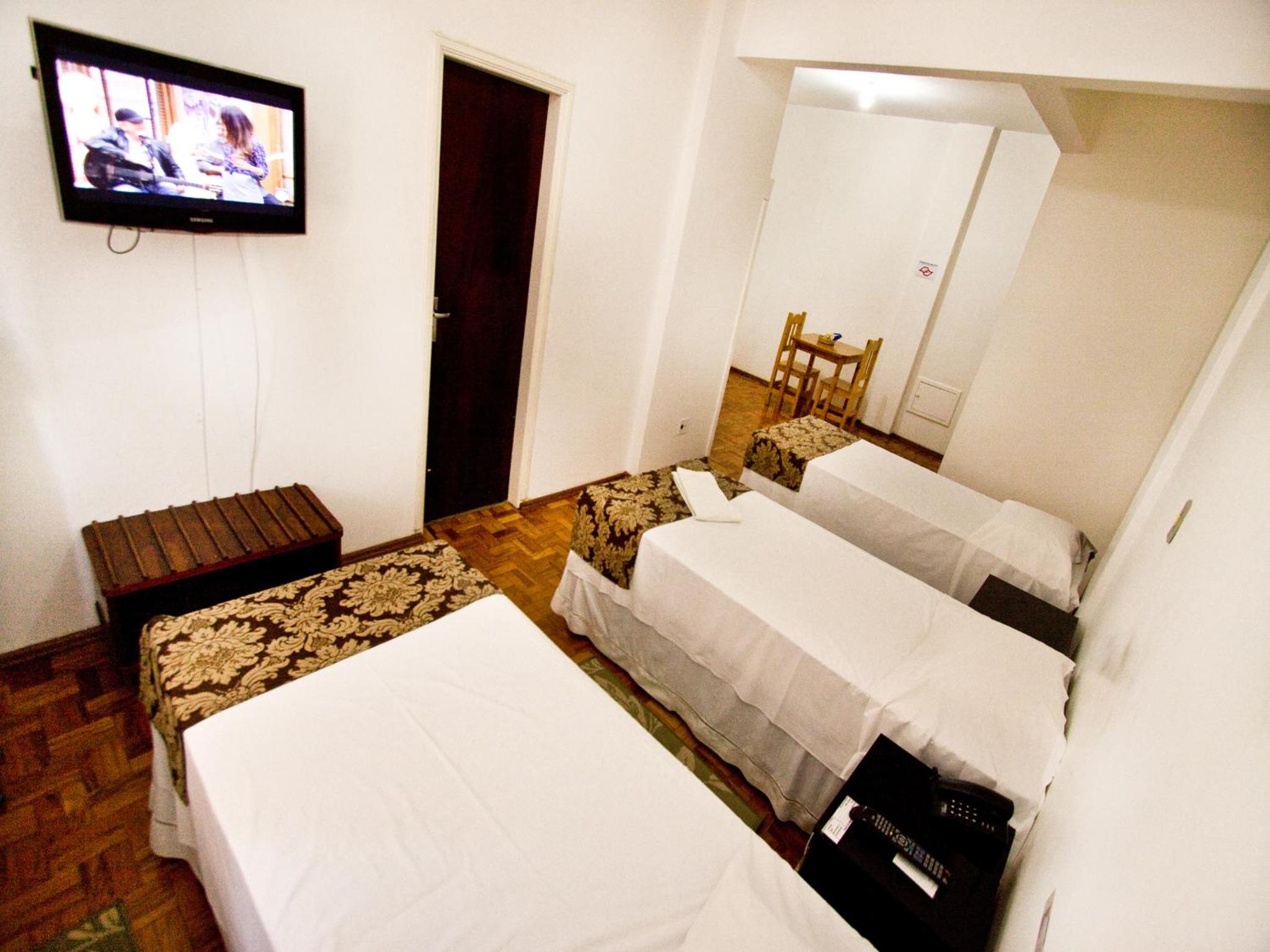 Triple Room with Three Single Beds photo 1