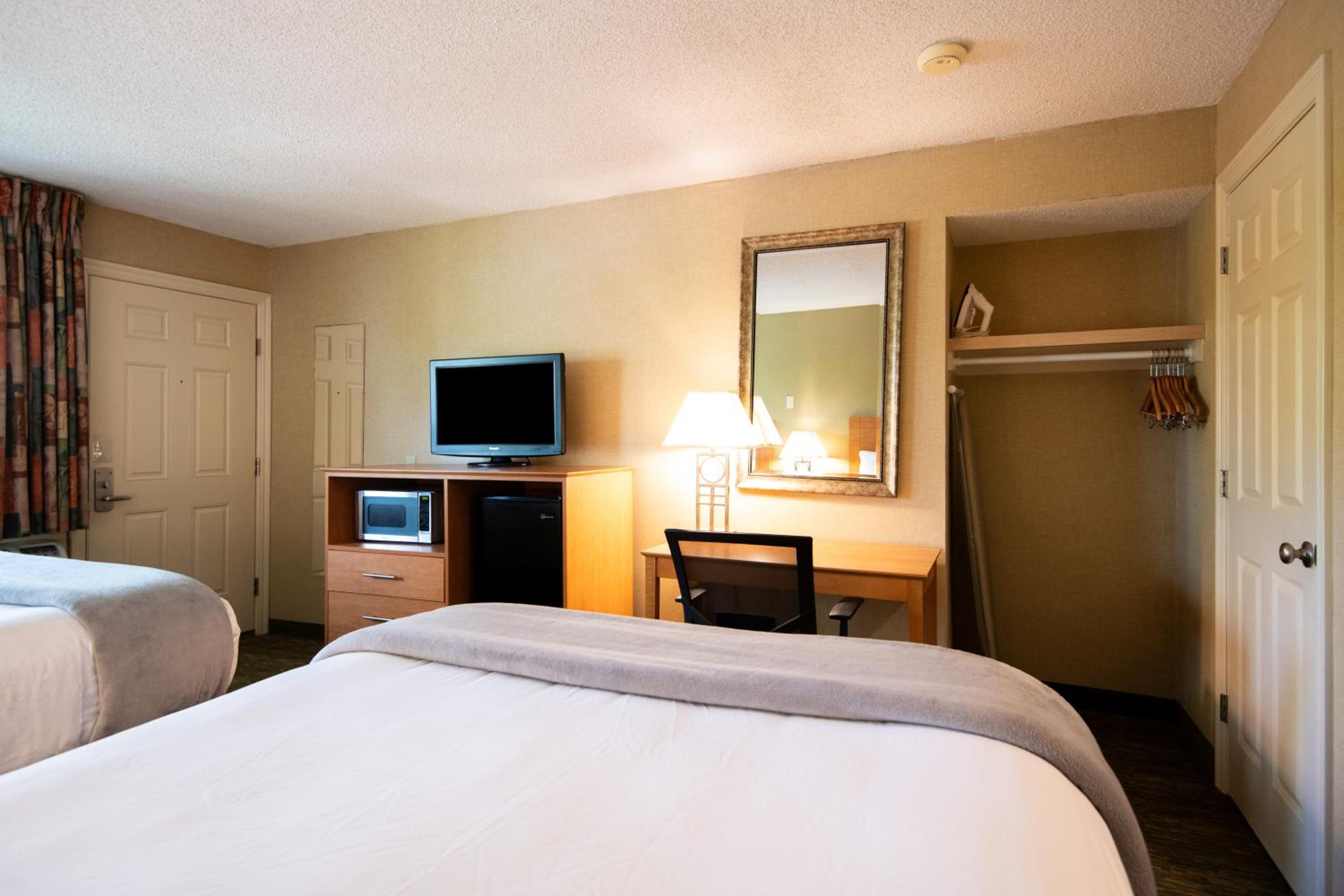 Standard Queen Room photo 3