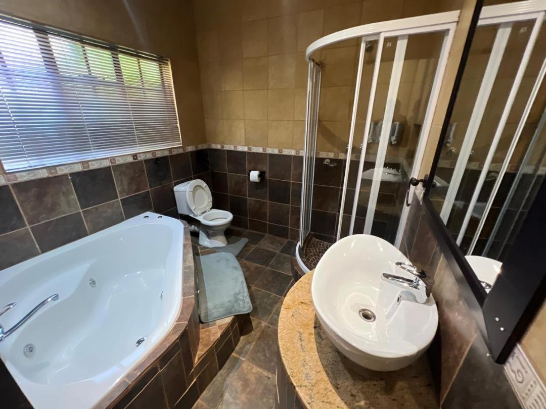 Deluxe Double or Twin Room photo 2