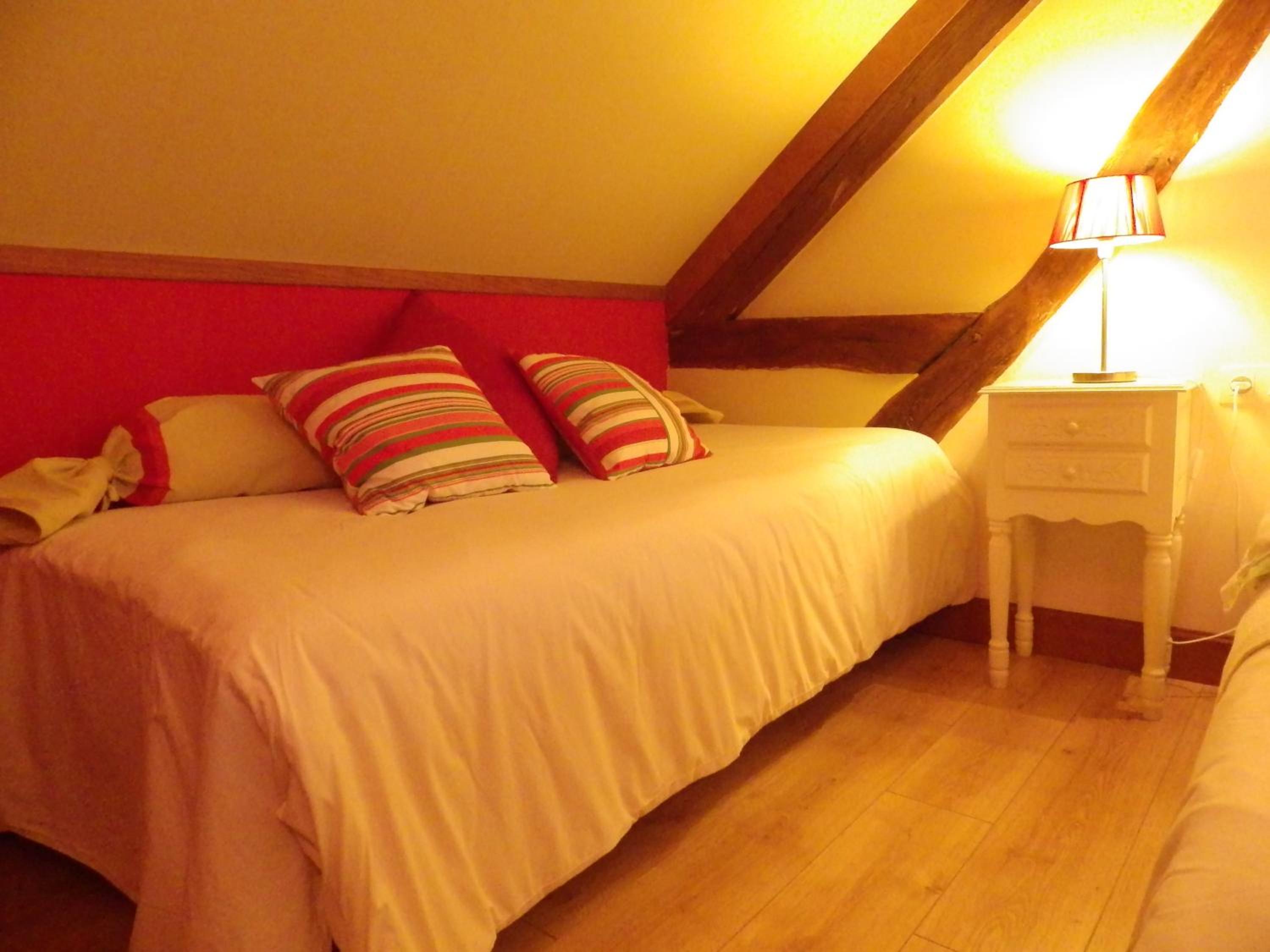 Triple Room with Private Bathroom - Photo 3