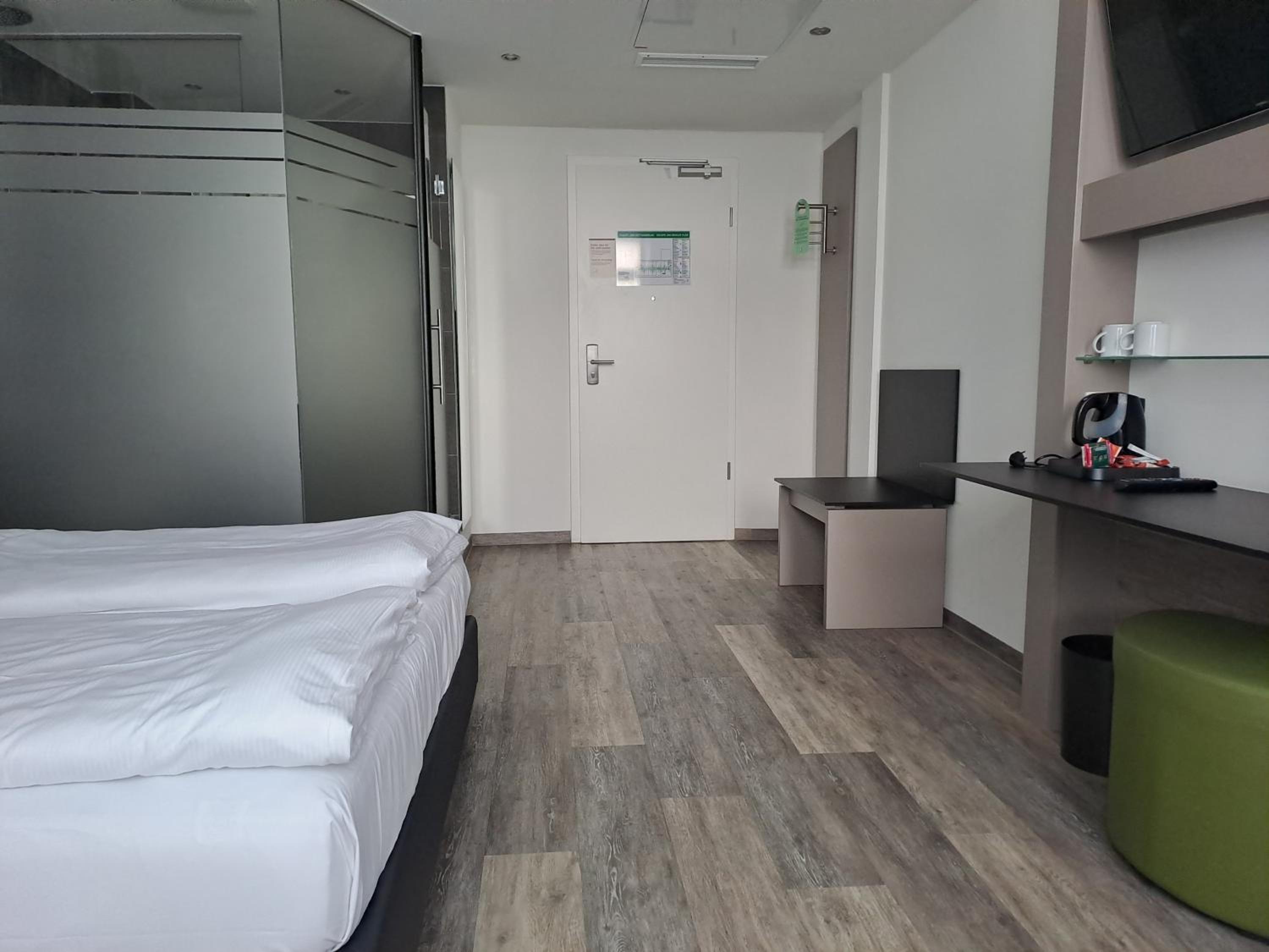 Premium Queen Room