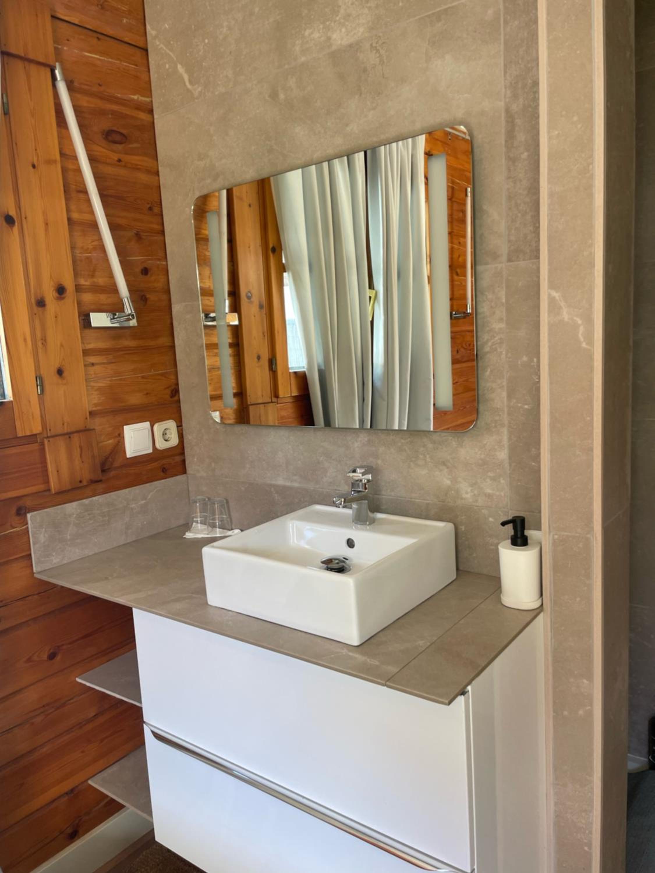 Double or Twin Room with Shower