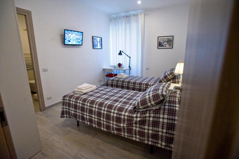 Double or Twin Room with Private Bathroom photo 3