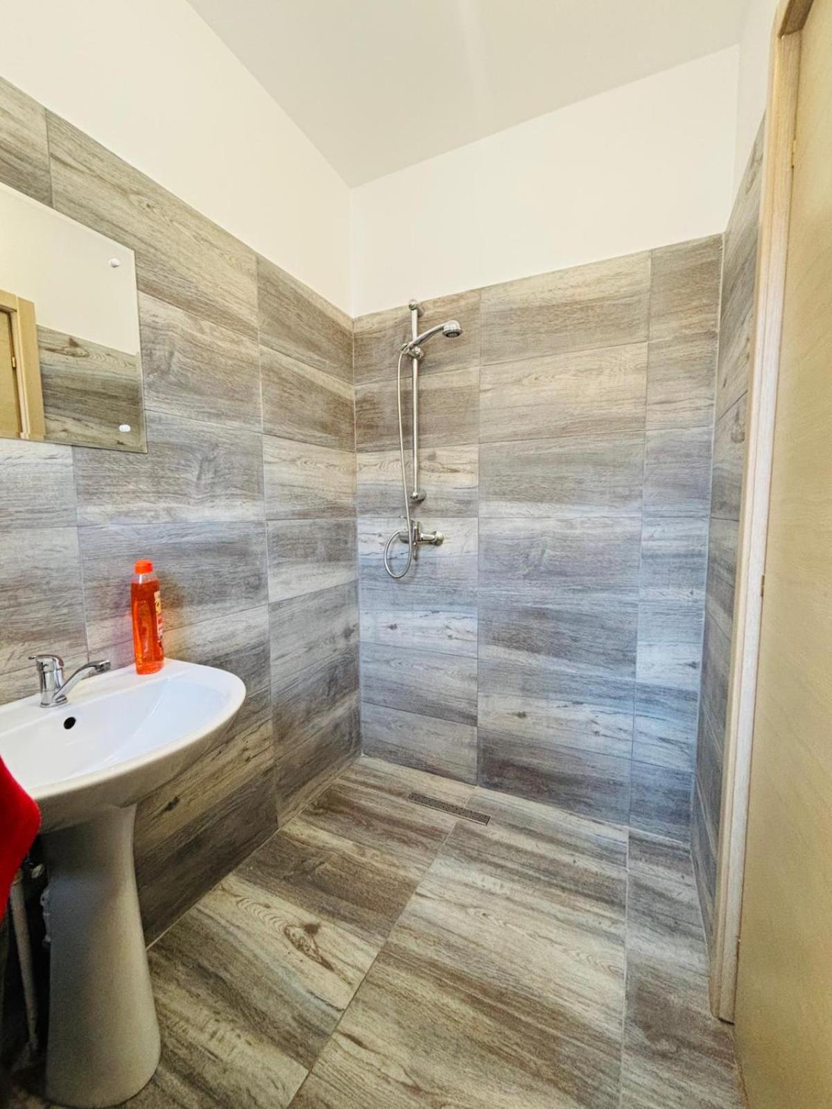 Basic Triple Room - Photo 6