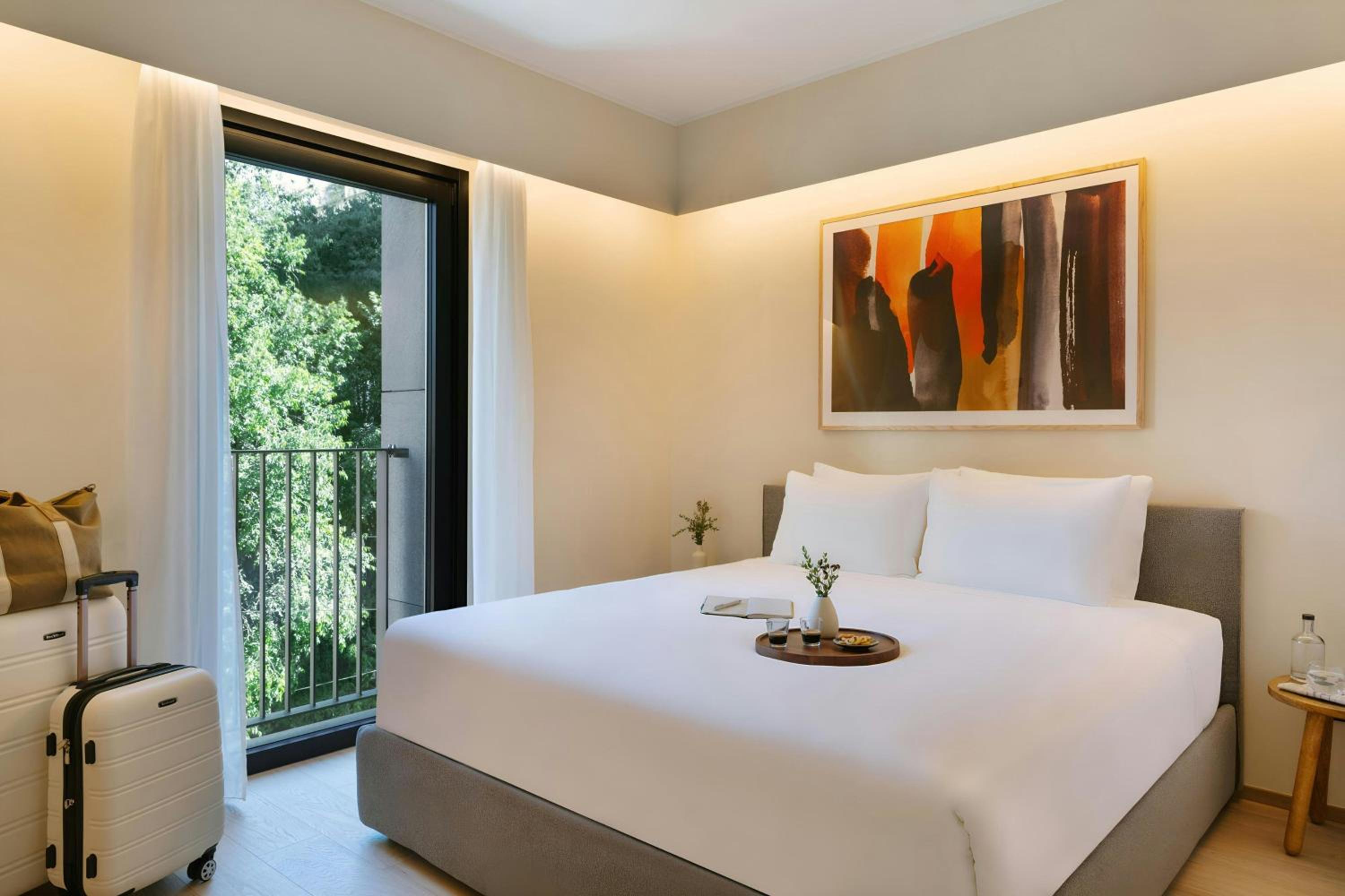 Spacious Apartment - 1 Bedroom
