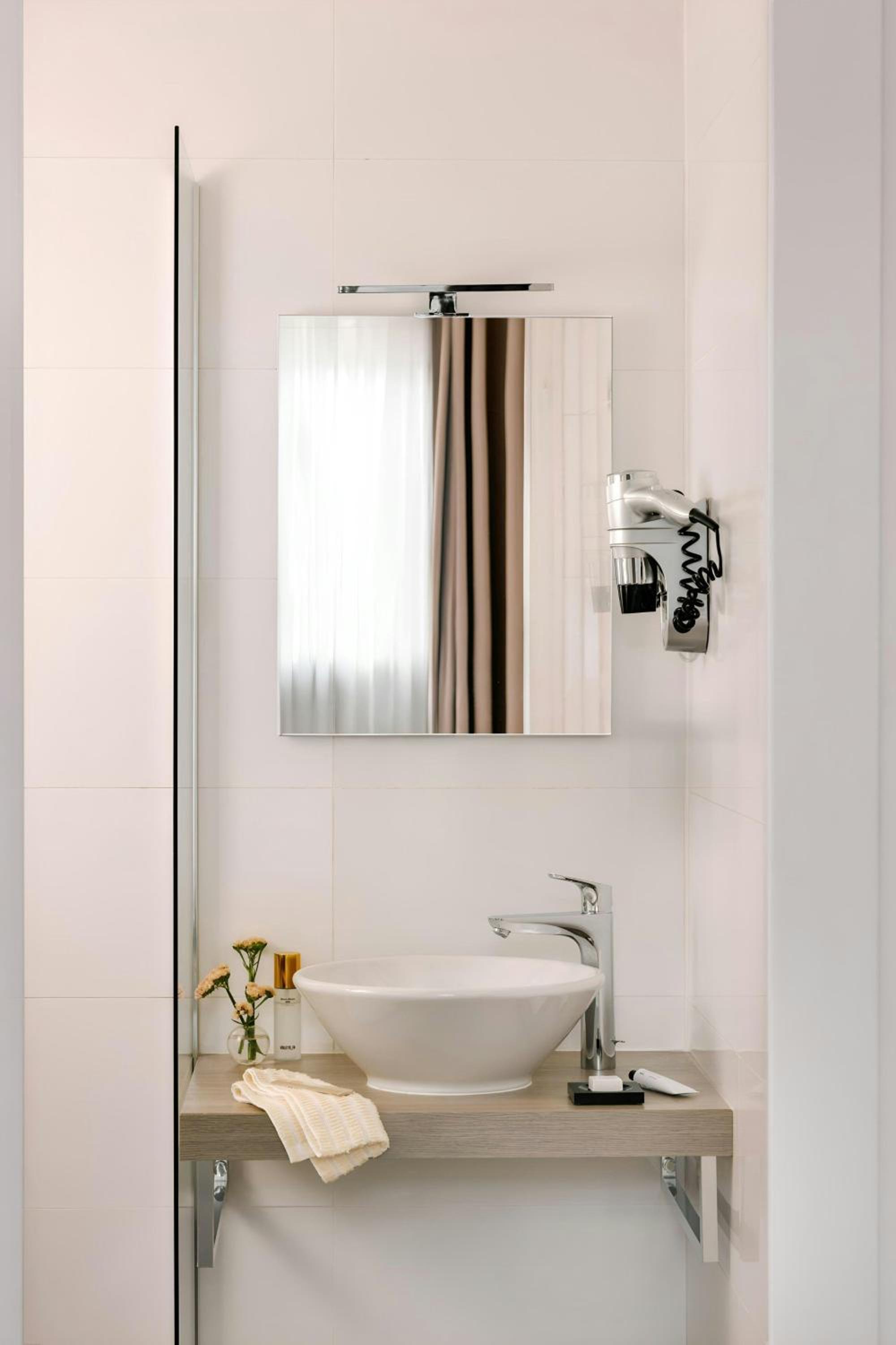 Double Room - Photo 6