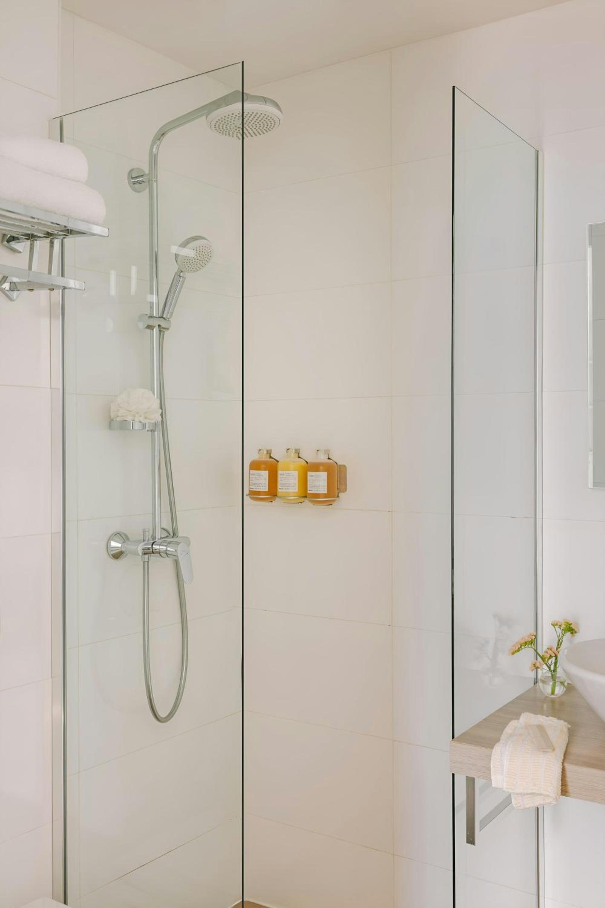 Double Room - Photo 7