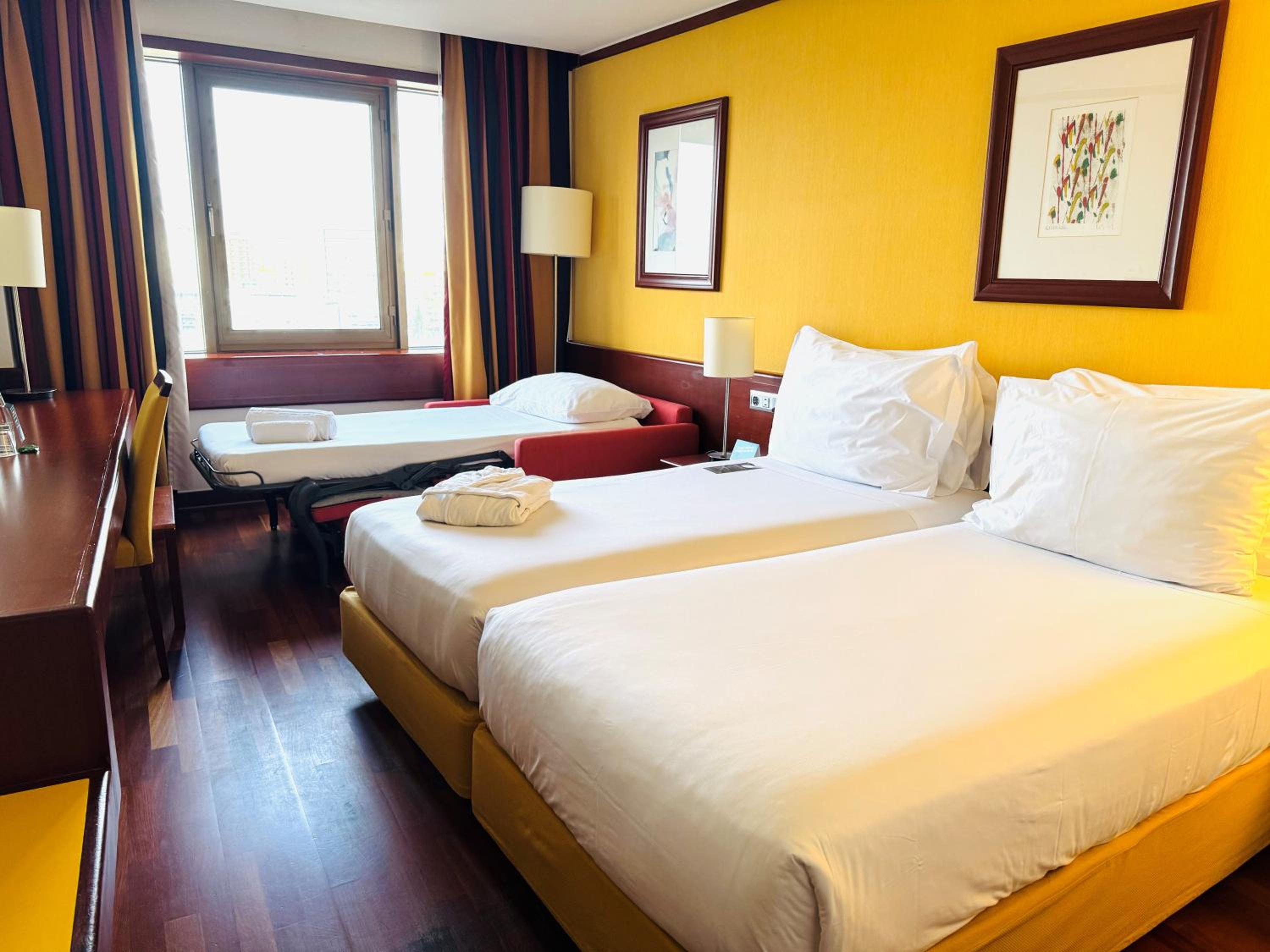 Standard Twin Room with Single Sofa Bed