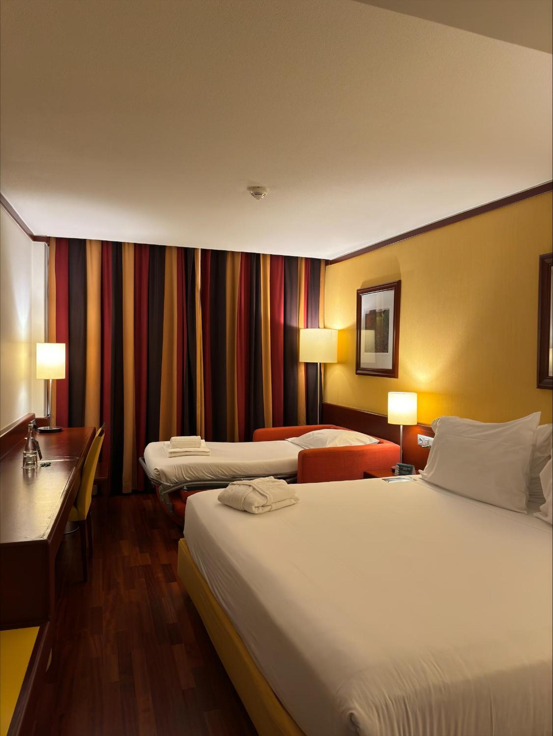 Standard Twin Room with Single Sofa Bed